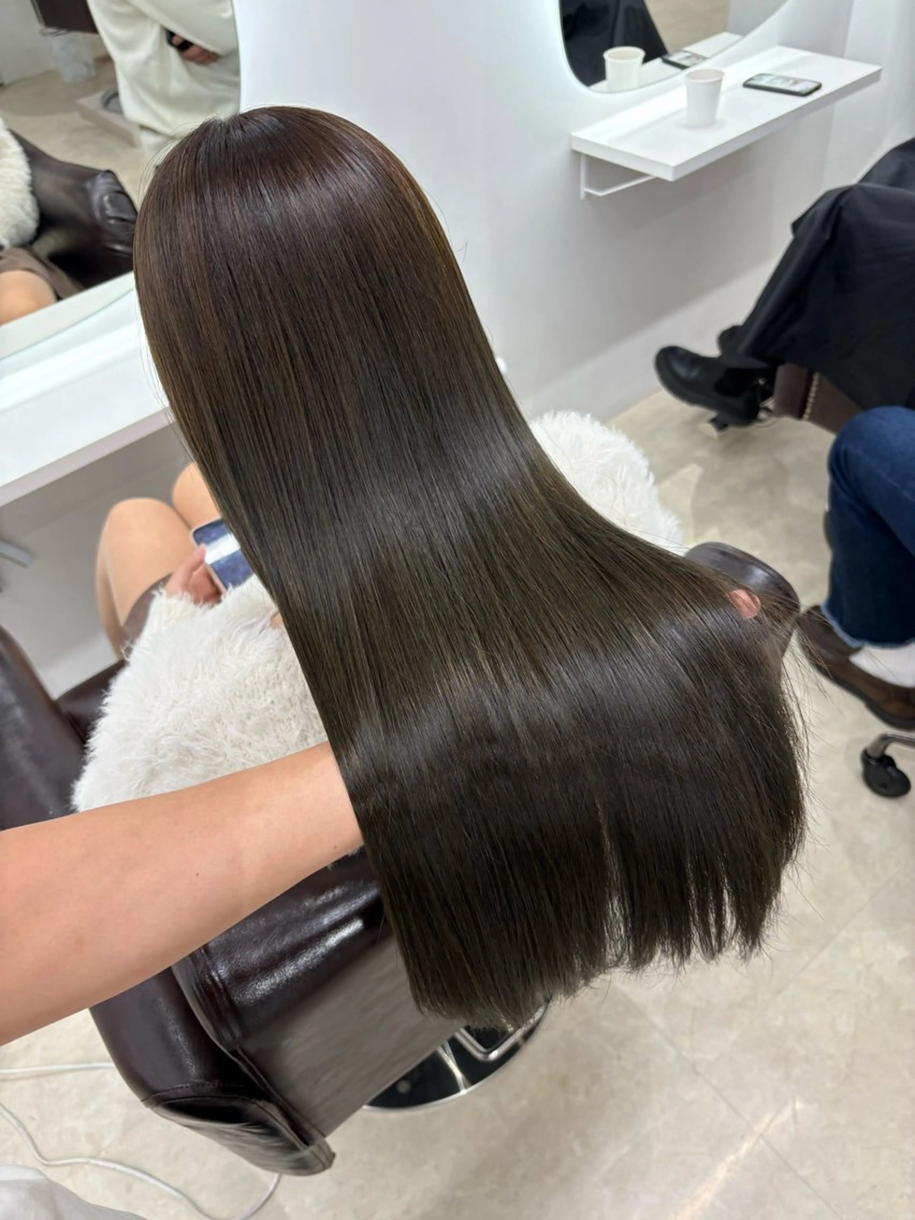 セミロング カラー ヘアカラー 新宿/韓国ヘア/ 髪質改善ストレートのヘアスタイル