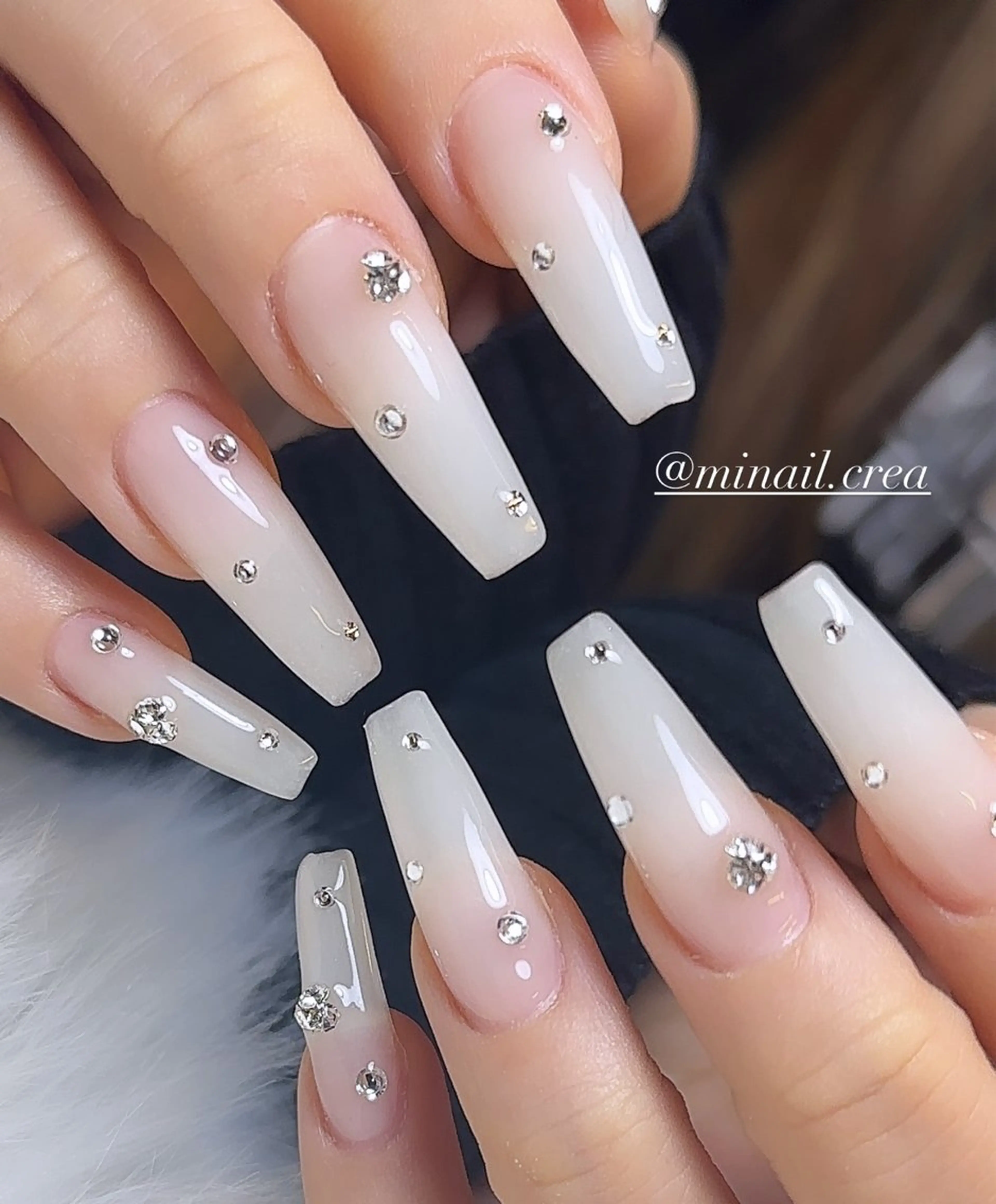 ネイル キラキラネイル ロングネイル スカルプネイル シンプルネイル ホワイト ハンドネイル CRéA　-private nailsalon-所属・CReA nailのネイルデザイン