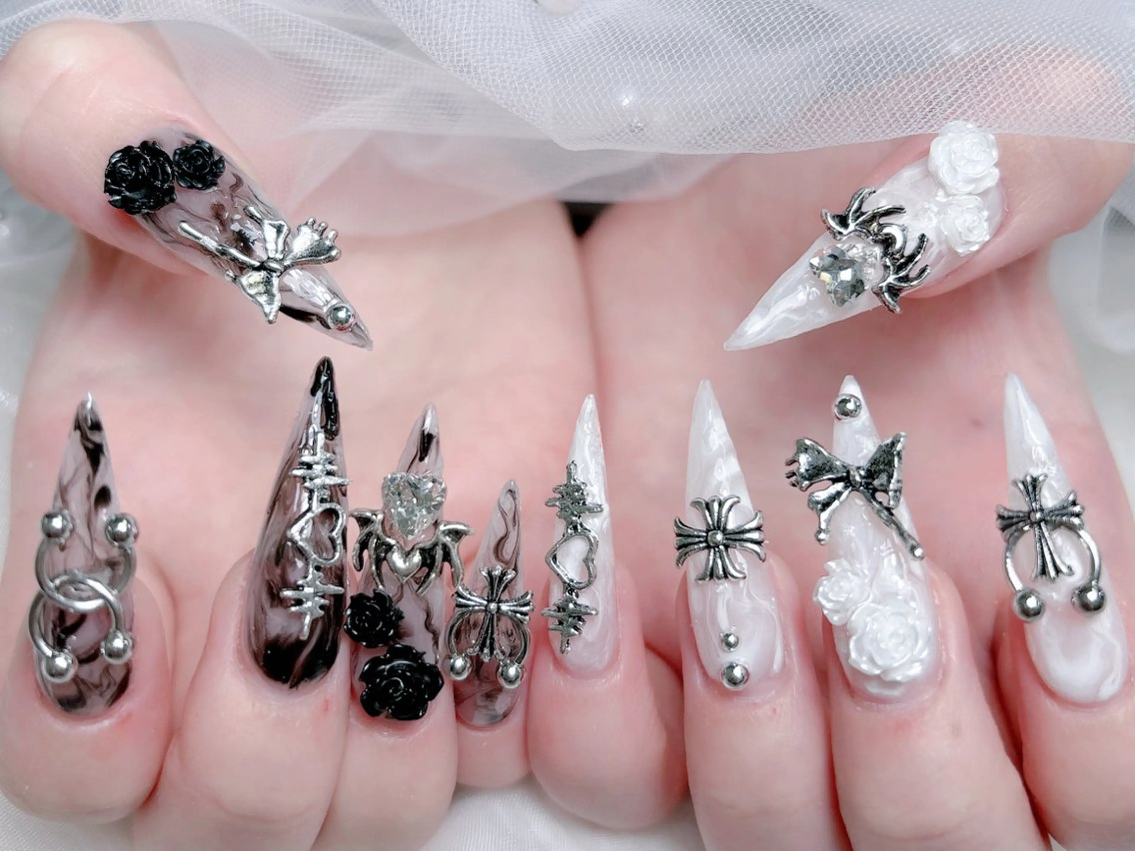 ネイル 成人式 ロングネイル マグネットネイル 大理石ネイル(マーブル) リボン ハンドネイル MoMoA Nail ネイル長さ出し専門店のネイルデザイン