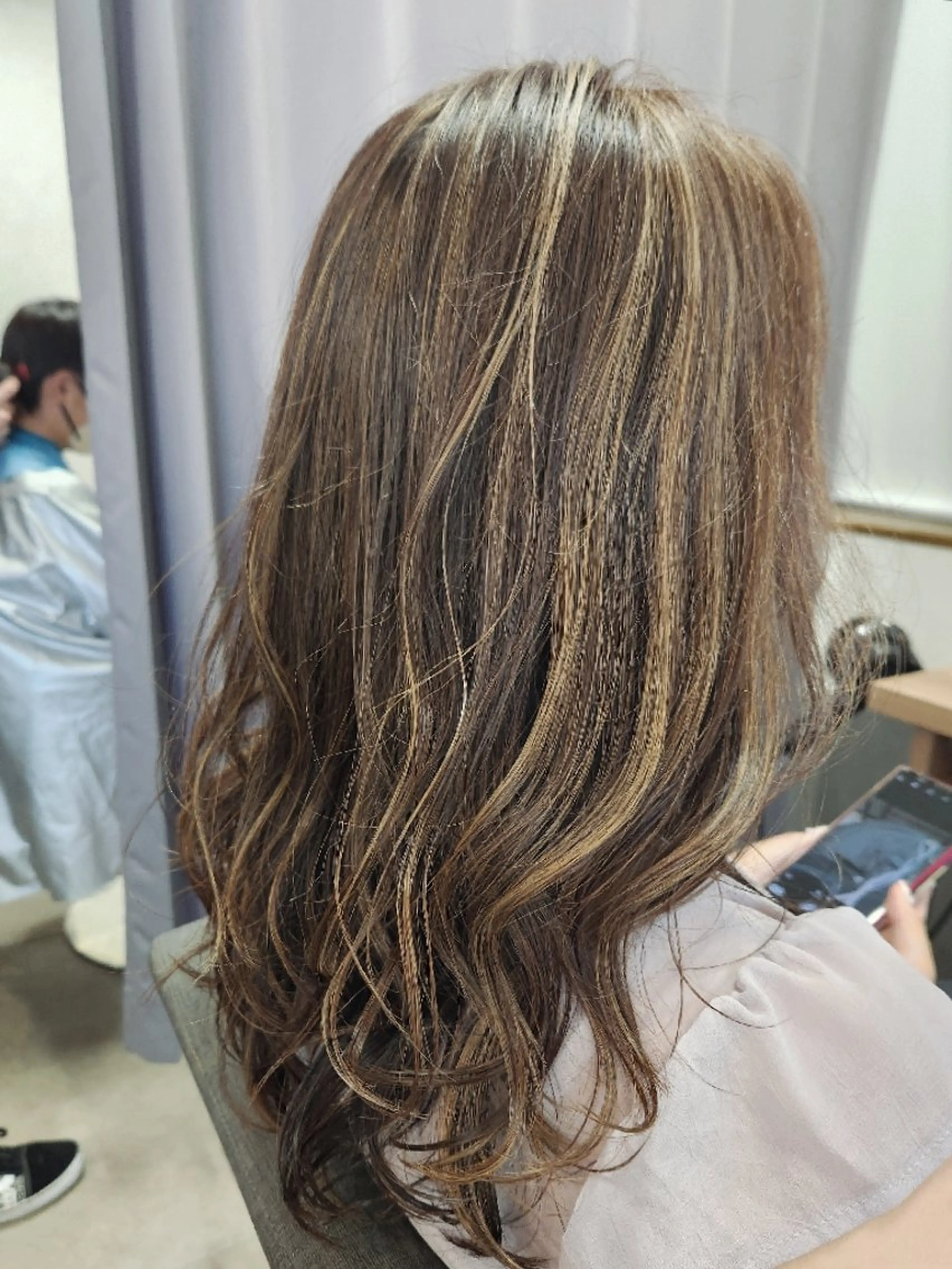 セミロング カラー ベージュカラー ハイライトカラー ミルクティーベージュ ハイライト TELA HAIR 土気あすみが丘店所属・✂ AYAのヘアスタイル