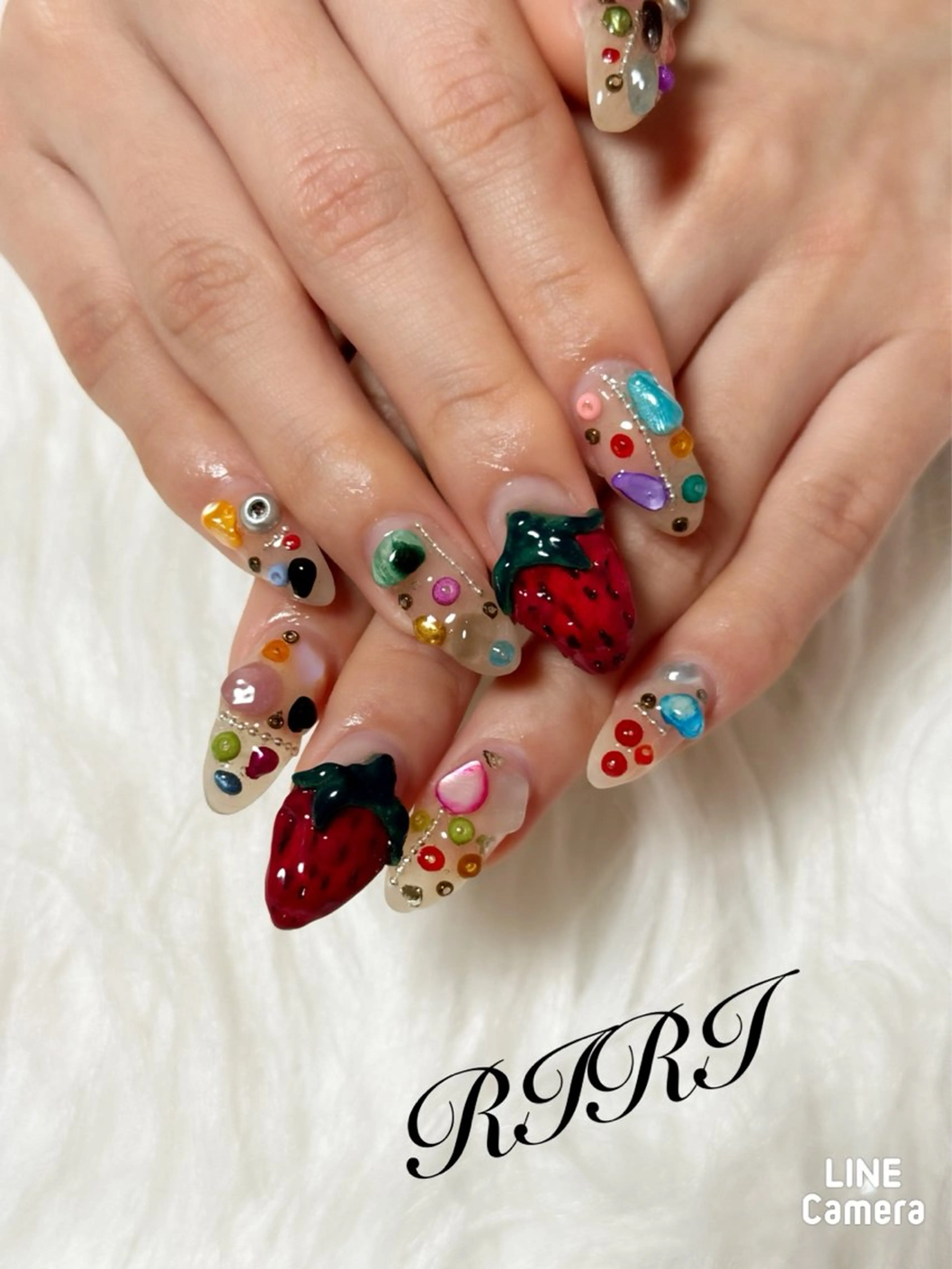 ネイル ジェルネイル キラキラネイル ニュアンスネイル ショートネイル 春ネイル ハンドネイル riri オーナーのネイルデザイン