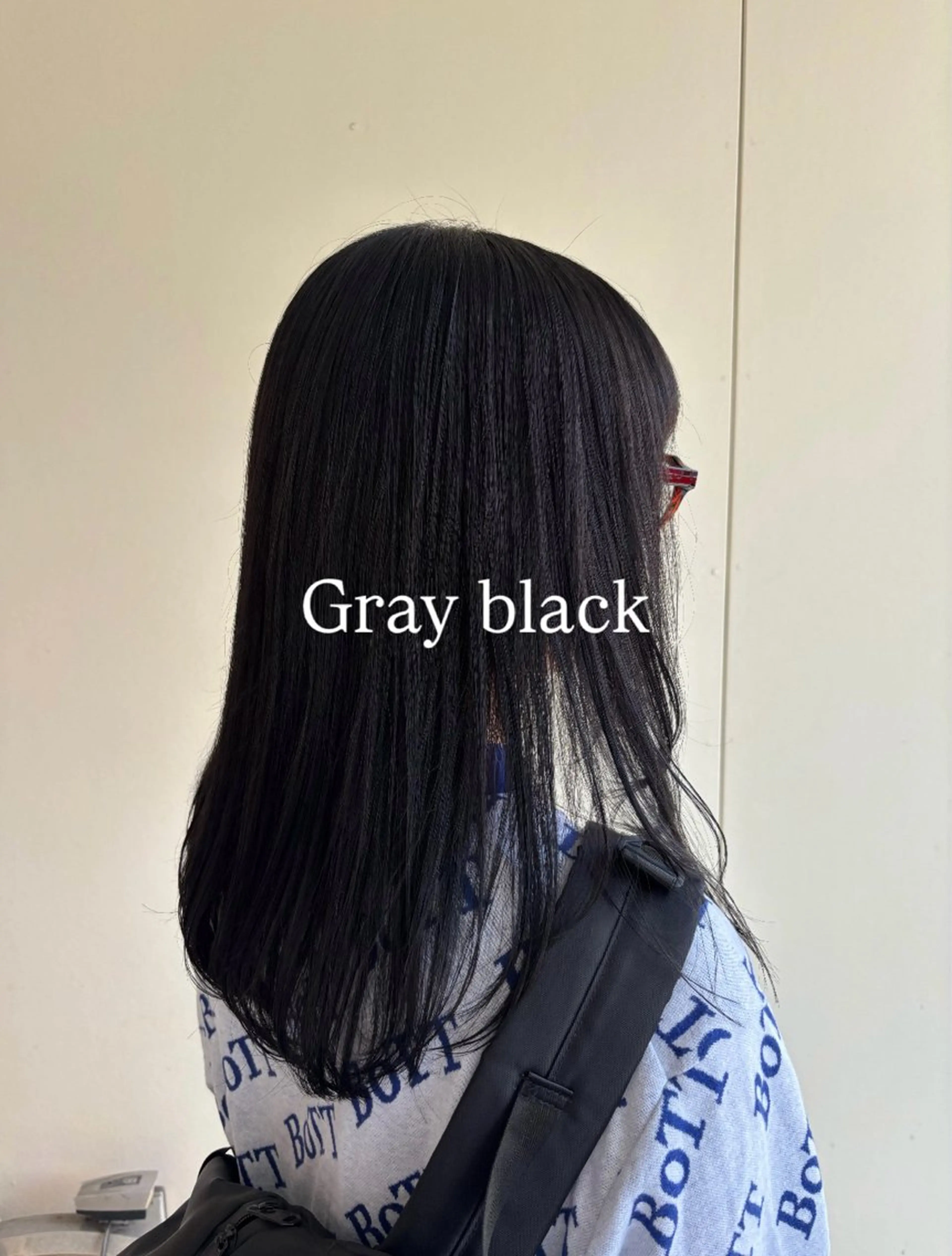 ミディアム カラー 黒髪 グレーブラック カシェリタヘア🫧 KOKORO  💞のヘアスタイル
