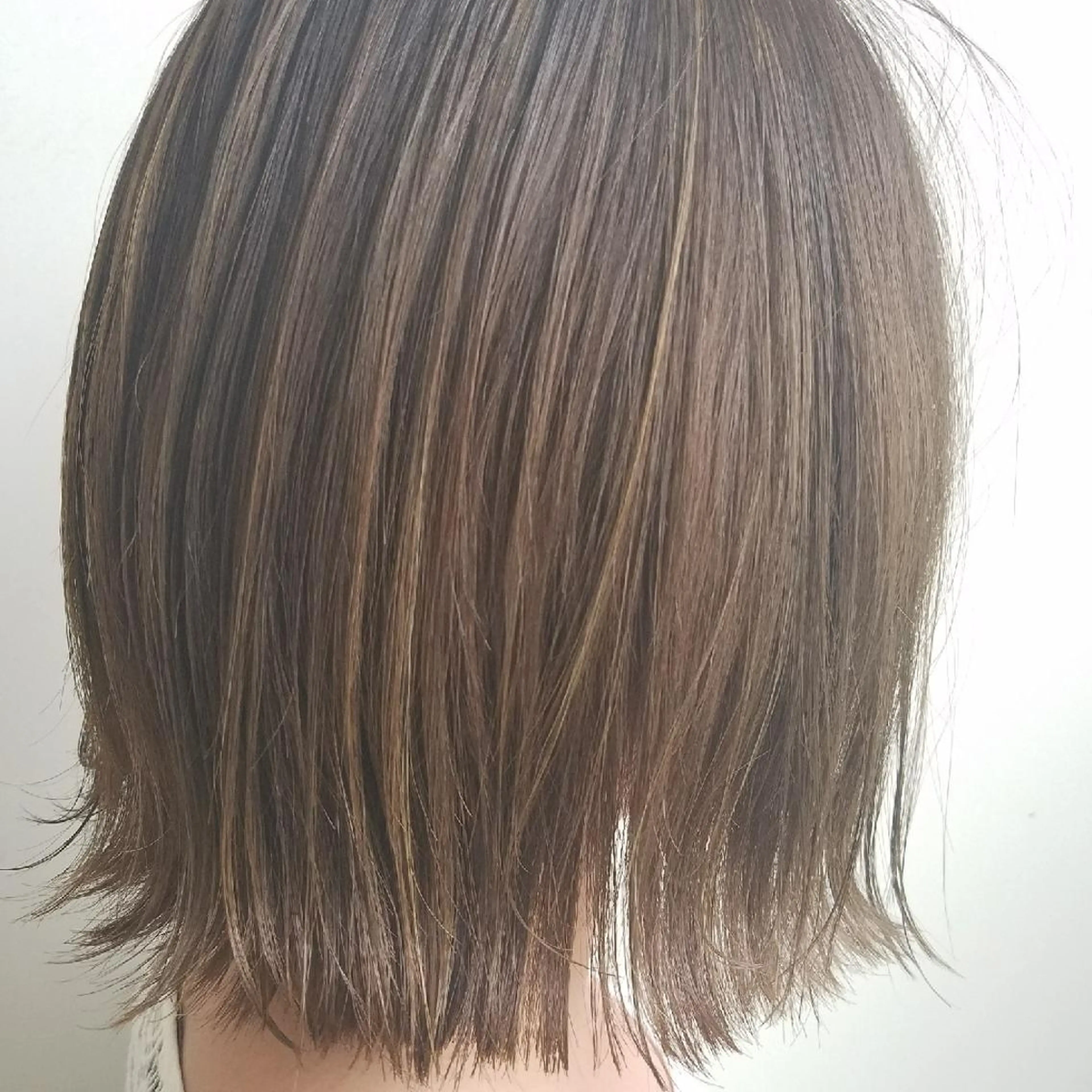 ミディアム カラー アッシュ ハイライトカラー ハイライト iplus まつげ、眉毛、耳つぼのマツエク・マツパデザイン