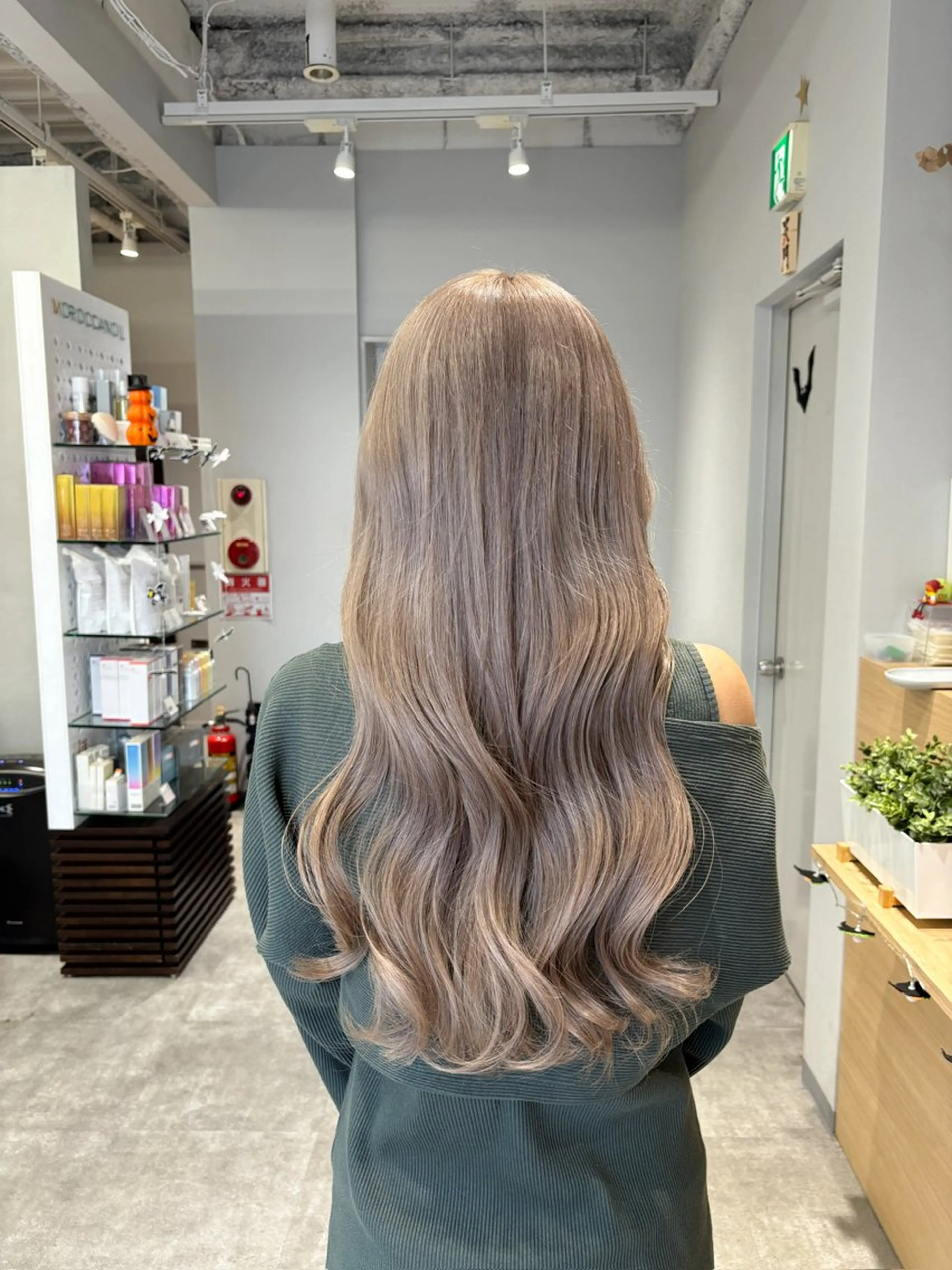 ロング 服部 真希のヘアスタイル