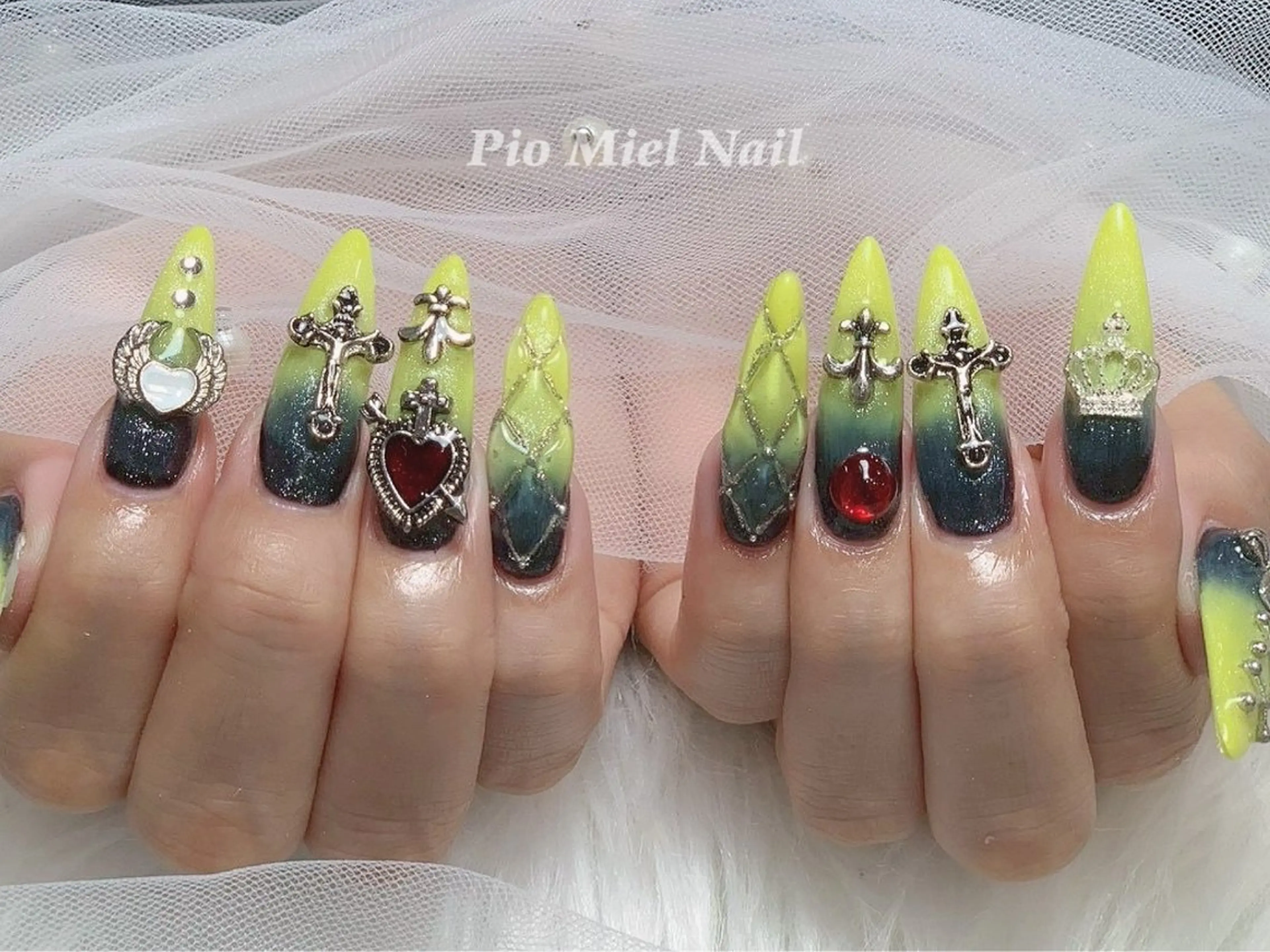 ネイル ハンドネイル HANA 長さだしのネイルデザイン