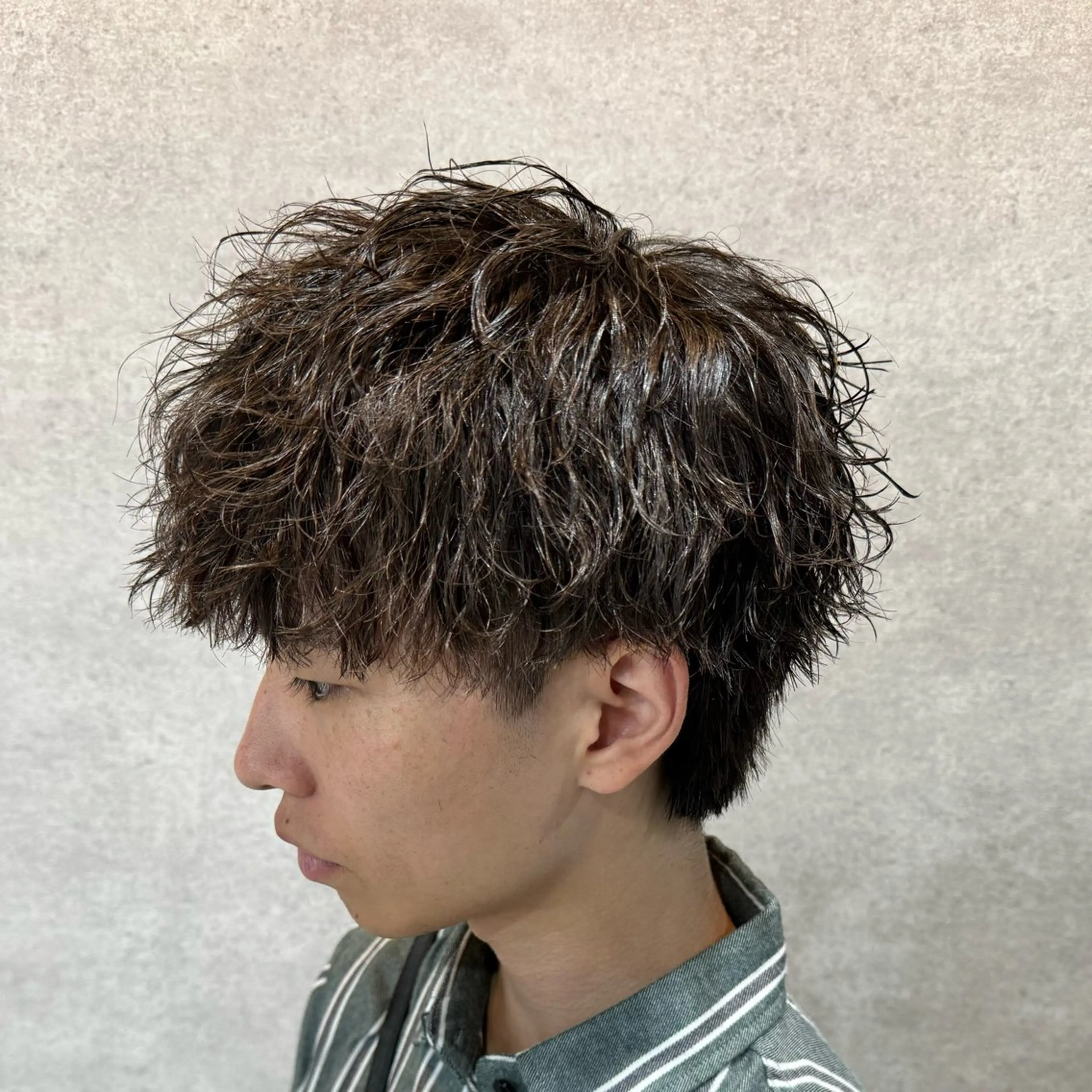 ショート カラー パーマ ヘアアレンジ メンズ センターパート メンズハイライト メンズメッシュ マッシュ メンズパーマ カット パーマ トリートメント ヘッドスパ ヘアセット 仕上がり満足度No. 1🔥BLUCK🔥のヘアスタイル