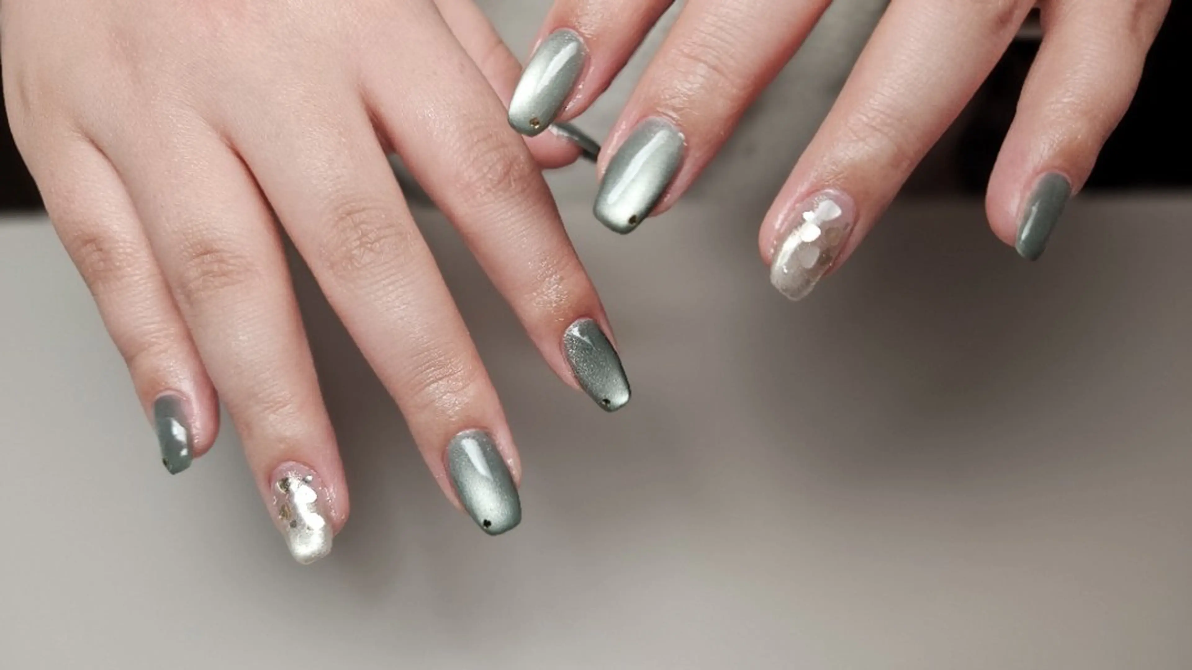 ネイル ハート ホログラムネイル マグネットネイル ラヴィアン ローズのネイルデザイン