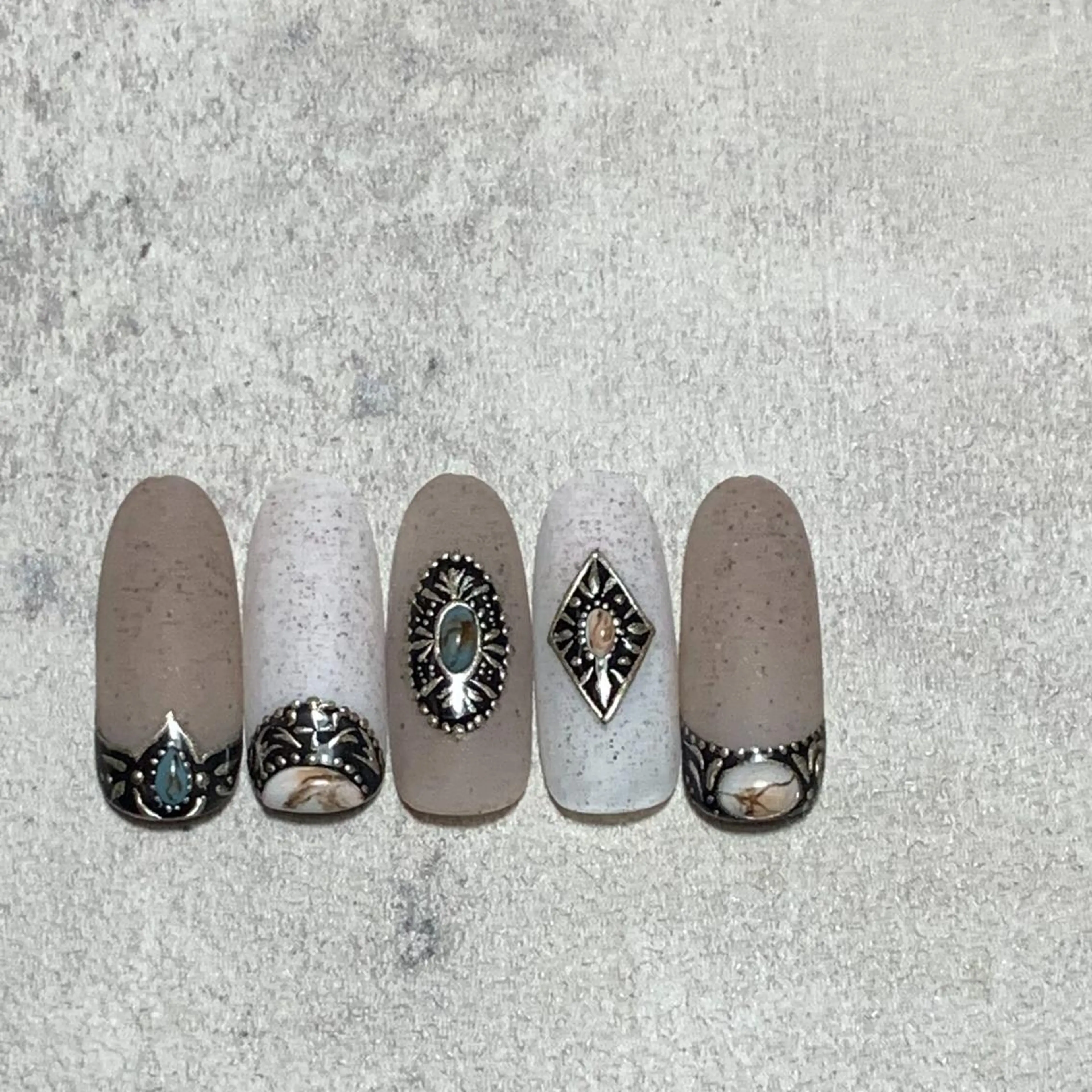 ネイル ハンドネイル atelier FIORITURA所属・FIORITURA aiのネイルデザイン