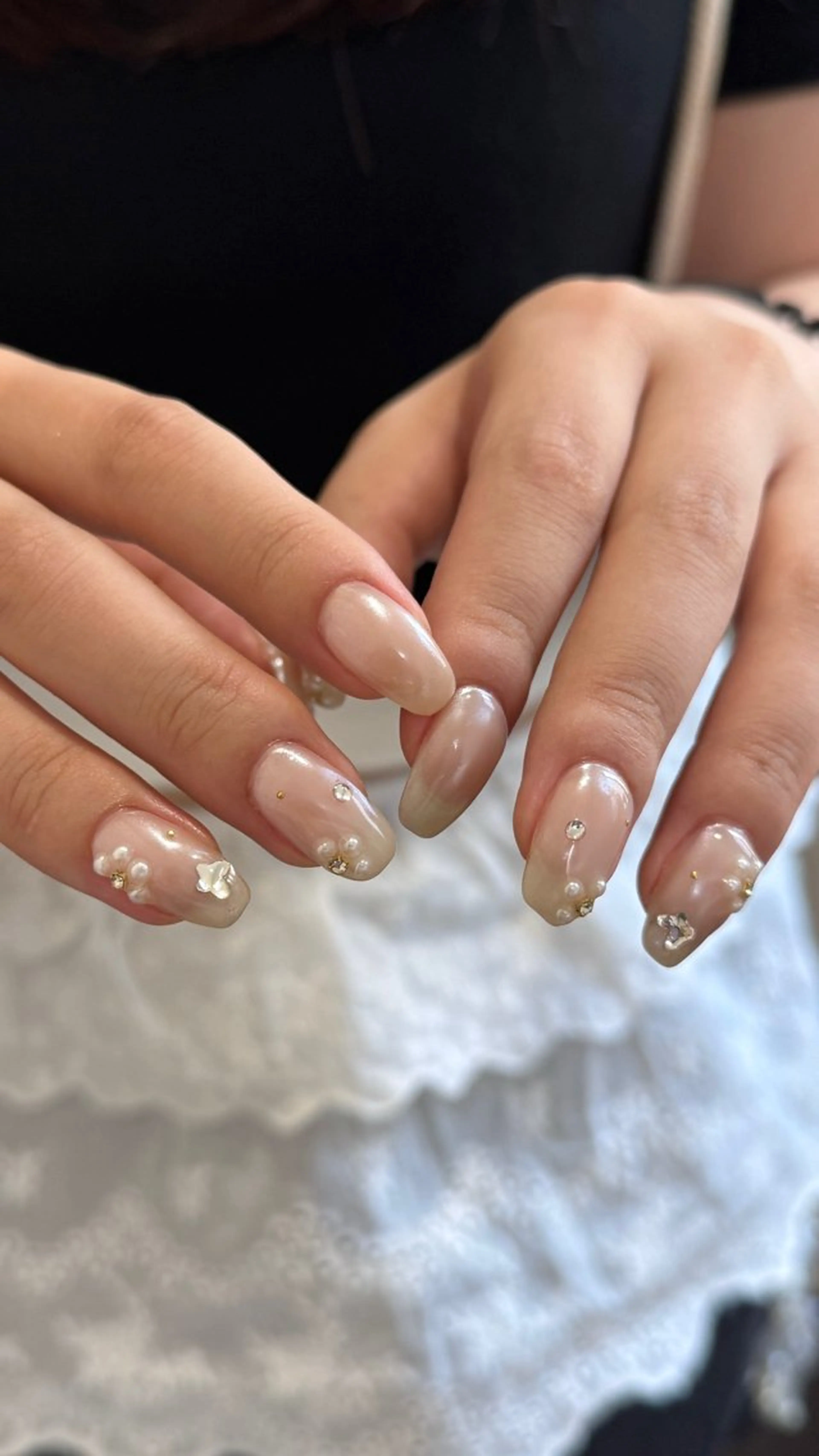 ネイル フラワーネイル ミラーネイル ホワイト ハンドネイル pointillé .ayaのネイルデザイン