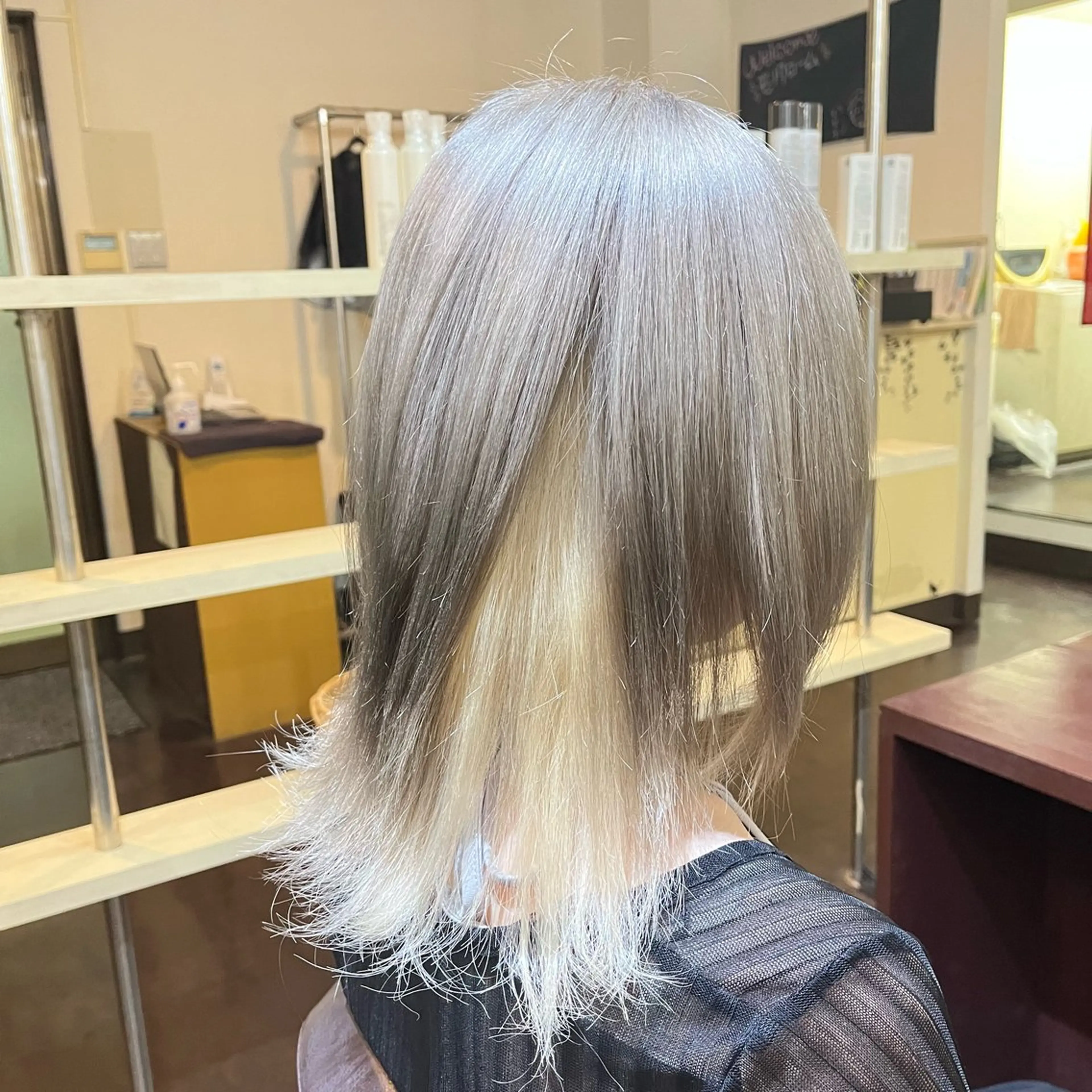 ミディアム カラー ブリーチ ブロンド インナーカラー エクステ ヘアカラー トリートメント 編み込みエクステ/ ハイトーン りょすけのヘアスタイル