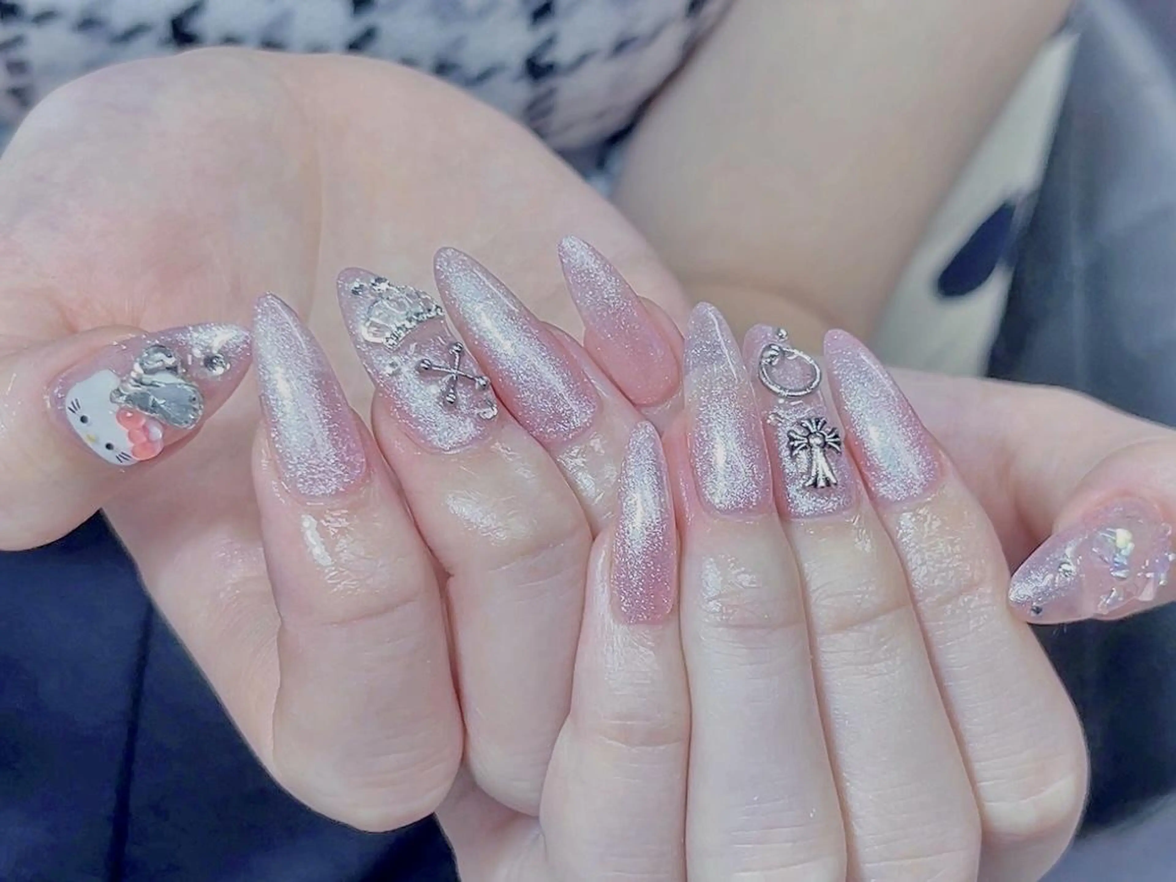 ネイル アートネイル オーロラネイル ガーリー キラキラネイル 韓国ネイル ハンドネイル ハンドケア Diamond 🚢のネイルデザイン