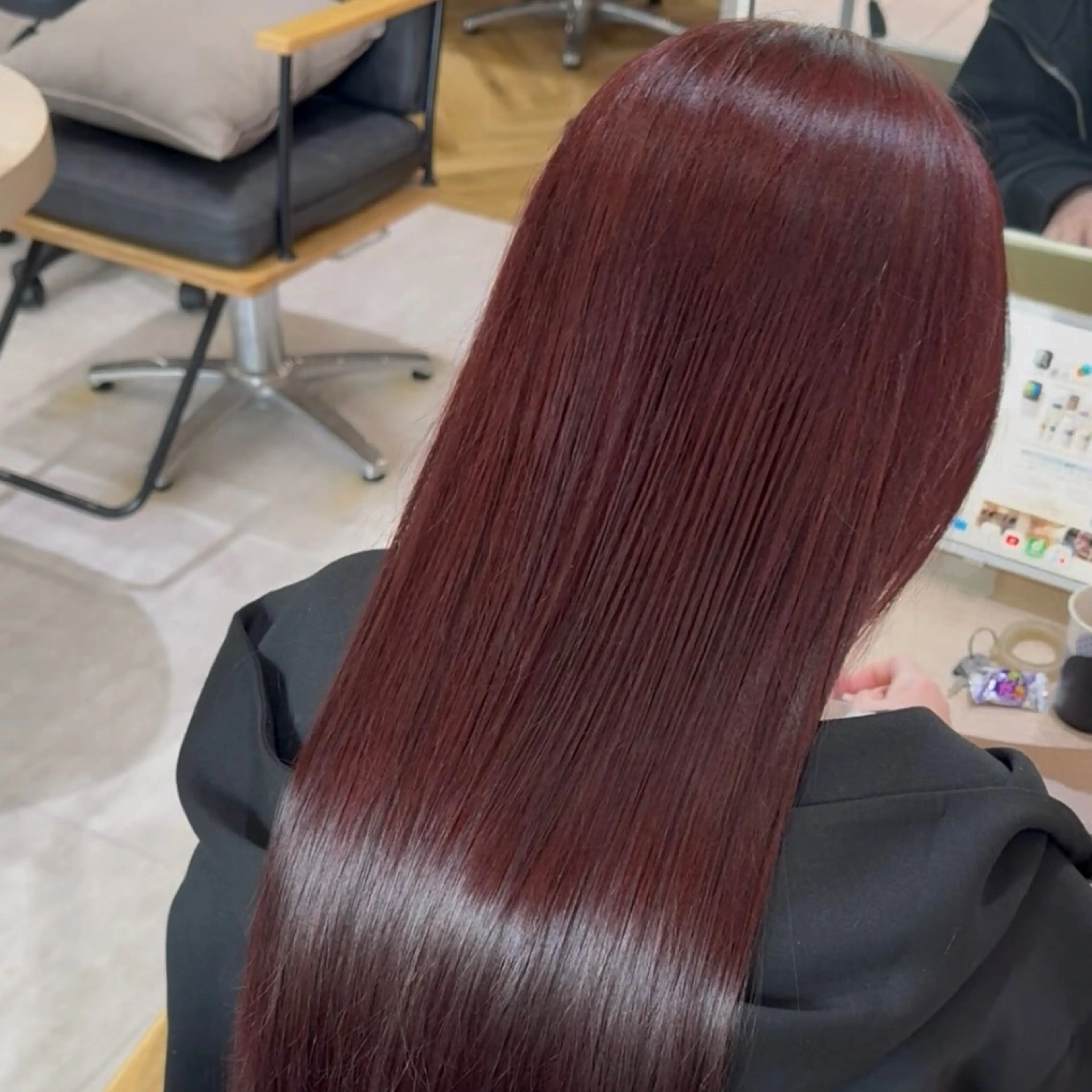 ロング カラー レッドカラー ヘアカラー トリートメント Zina天神🌻田中 愛香のヘアスタイル