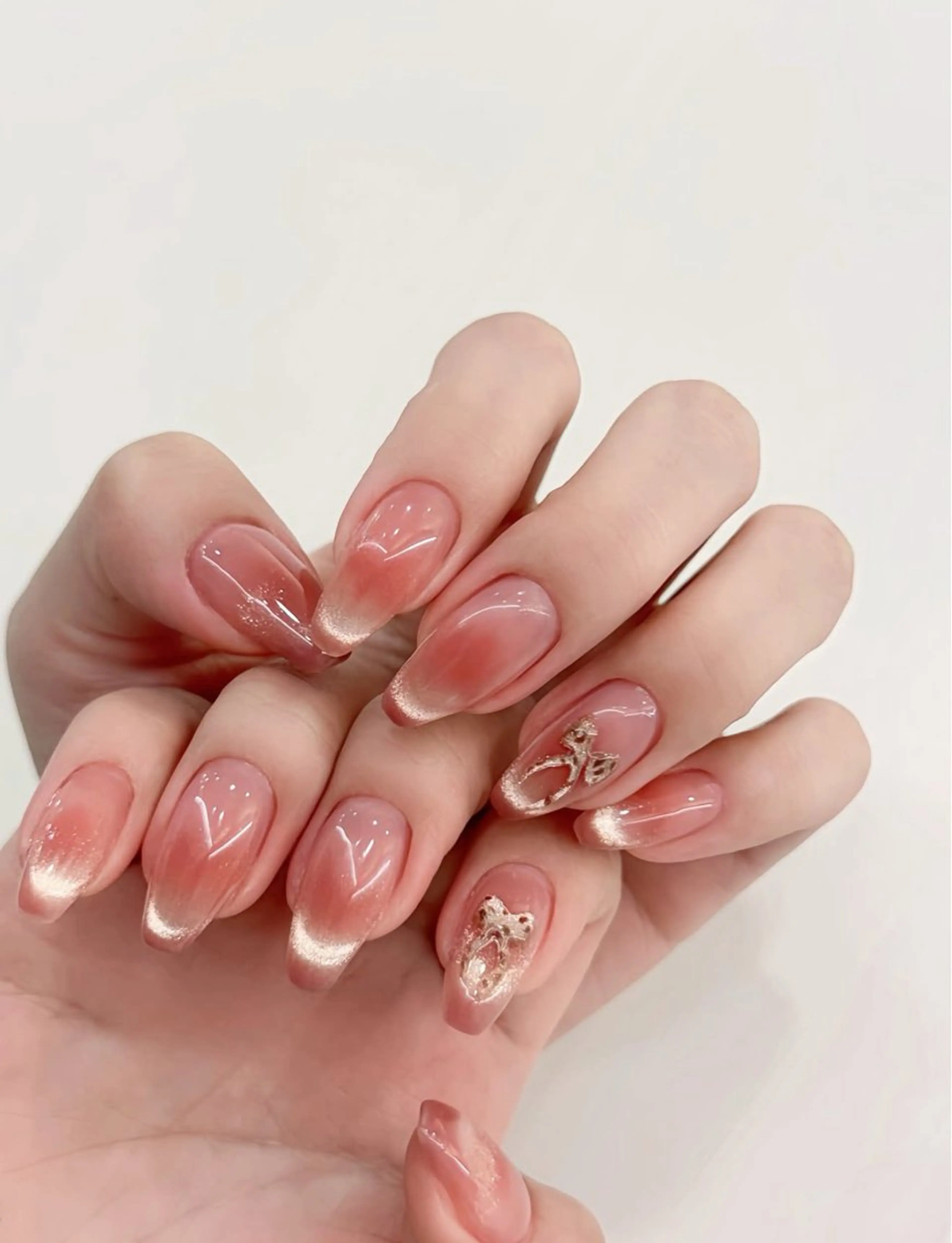 ネイル キラキラネイル マグネットネイル ミラーネイル ニュアンスネイル ワンホンネイル ハンドネイル Lyna 池袋のネイルデザイン