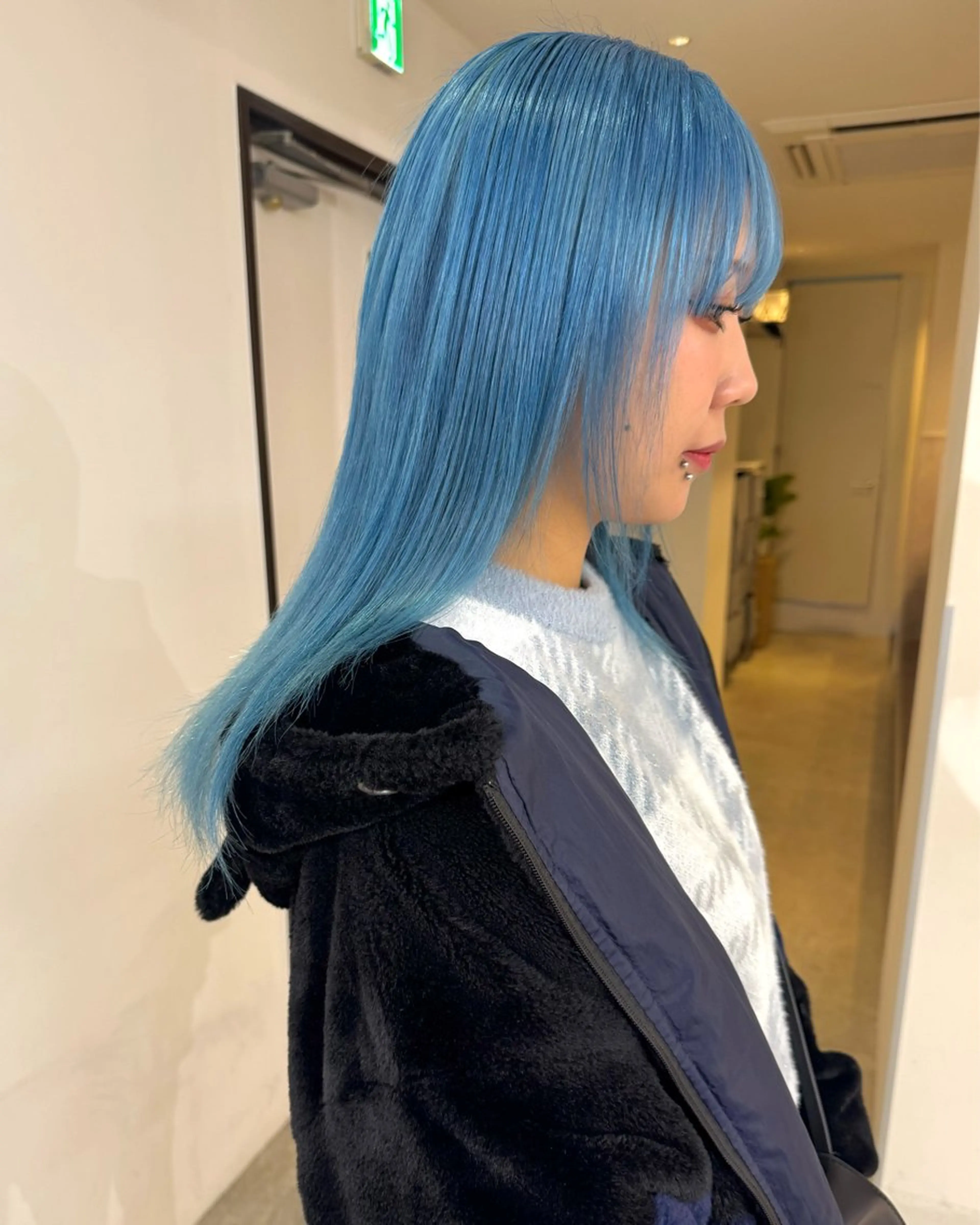 ロング カラー ブリーチ ケアブリーチ ハイトーンカラー ヘアカラー トリートメント RAIMA ハイトーン/ベージュのヘアスタイル