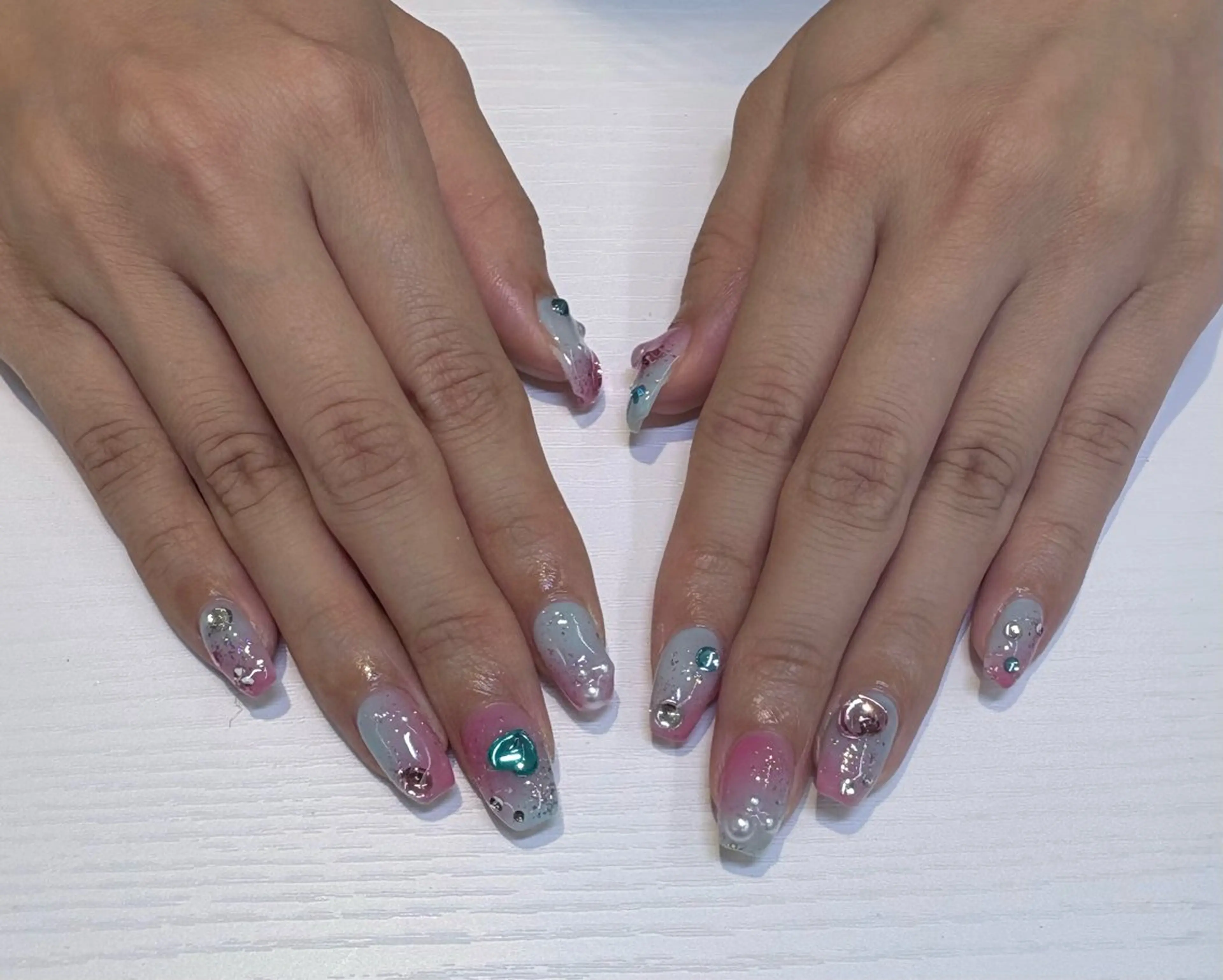 ネイル *RAIMU* HOLOGRAMのネイルデザイン