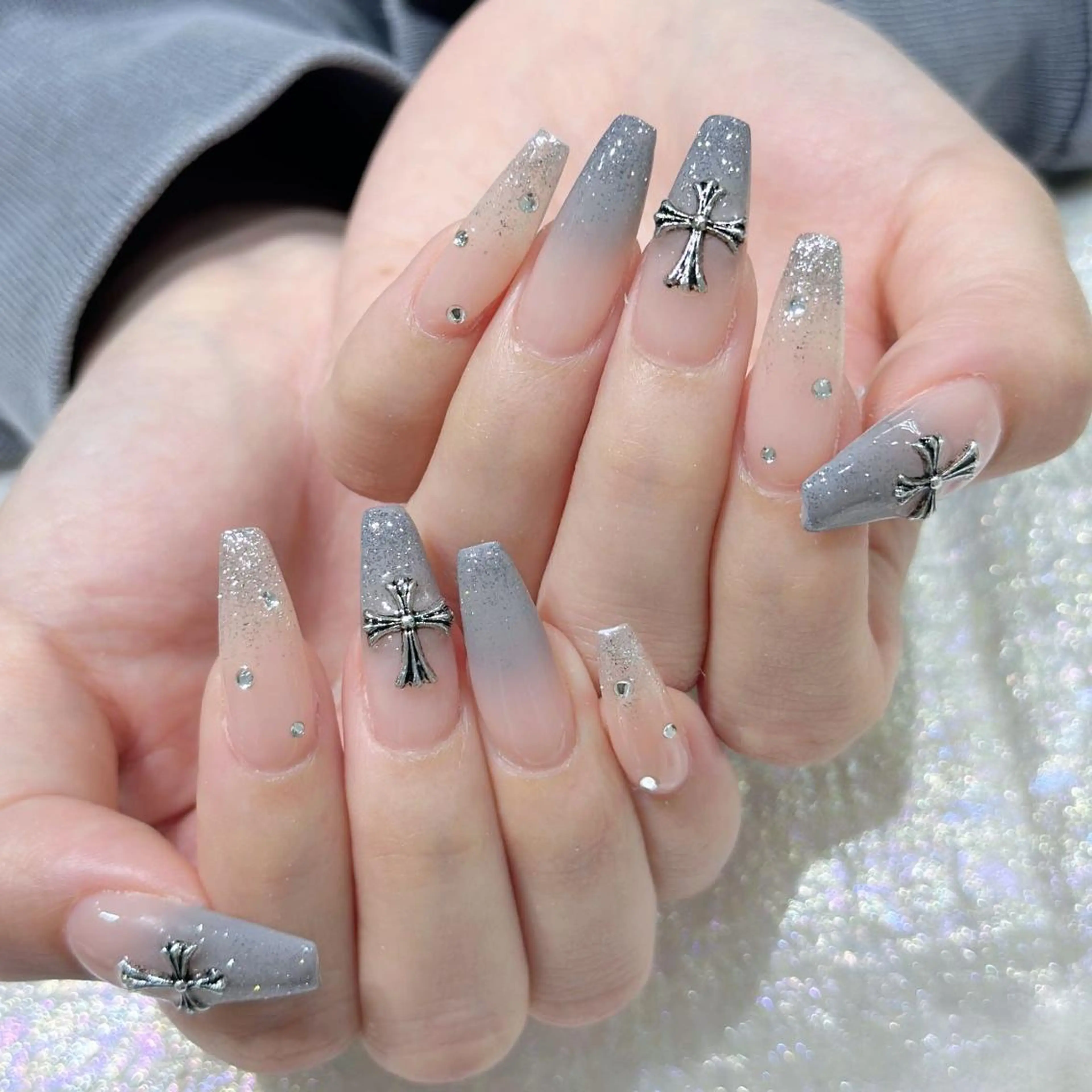 ネイル ハンドネイル Queens テイのネイルデザイン