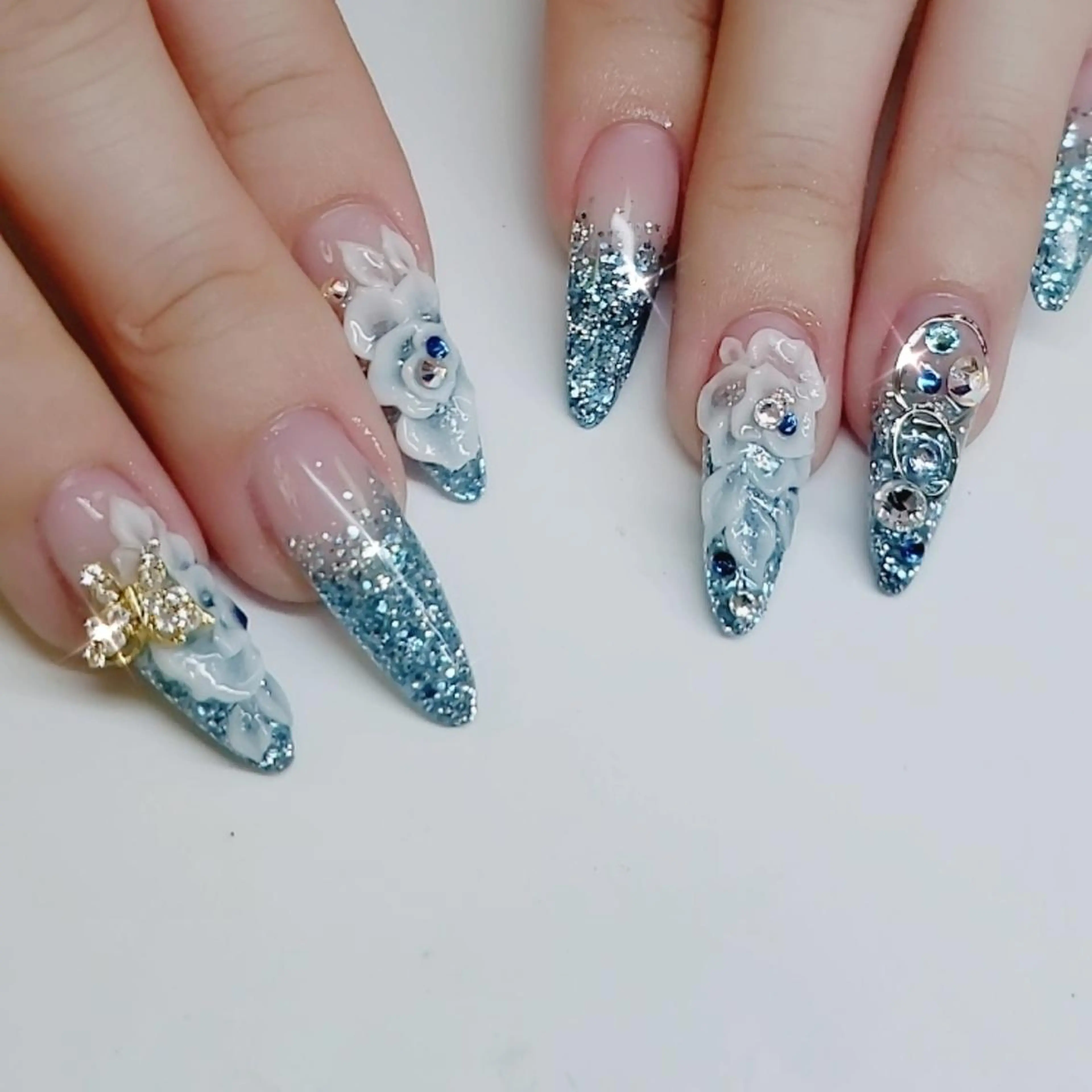 ネイル 成人式 ストーンネイル ハンドネイル クロキ 。のネイルデザイン