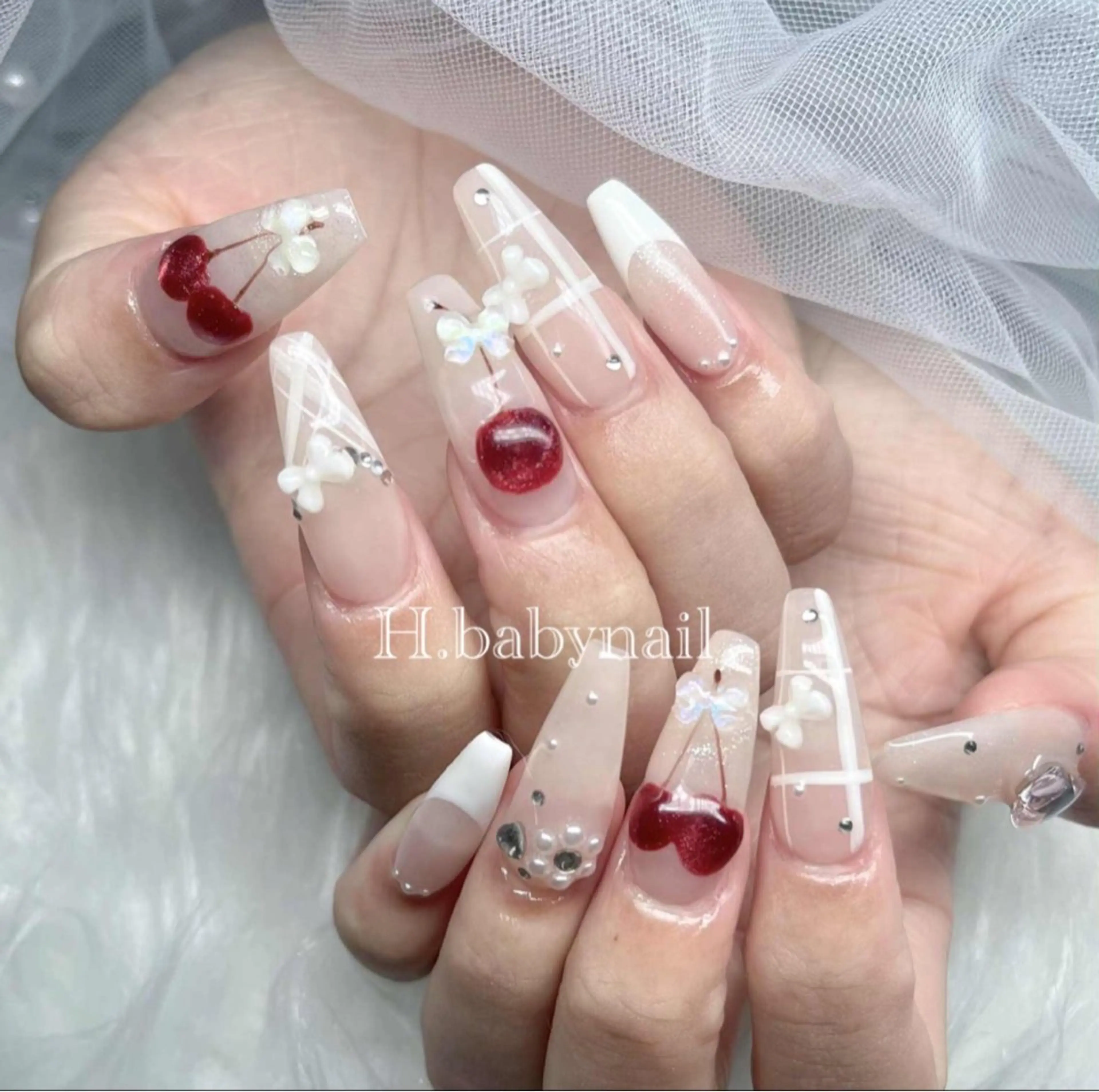 ネイル オーロラネイル フレンチネイル ジェルネイル ハロウィン キラキラネイル ハンドネイル H.baby Nail Salonのネイルデザイン