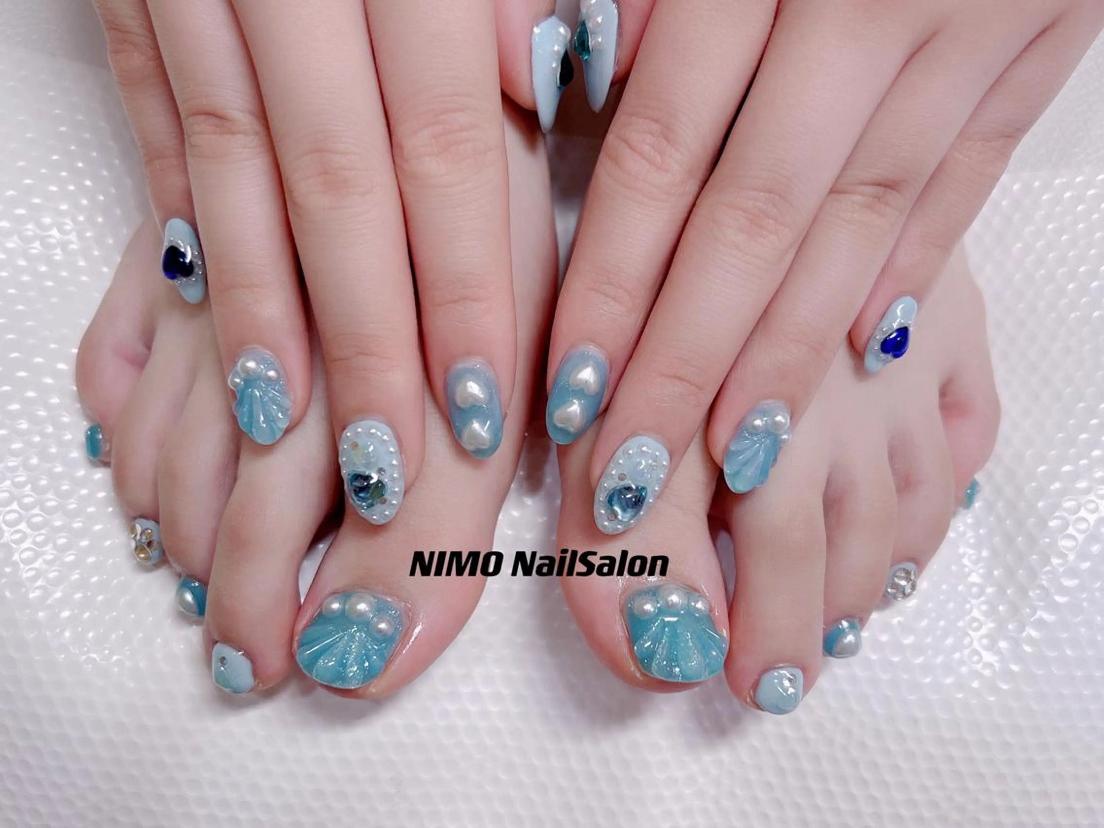 持ち込みデザイン(ハンドとフットシンプルデザイン)オフ無料ケア込み(デザインによって価格が異なります)の写真