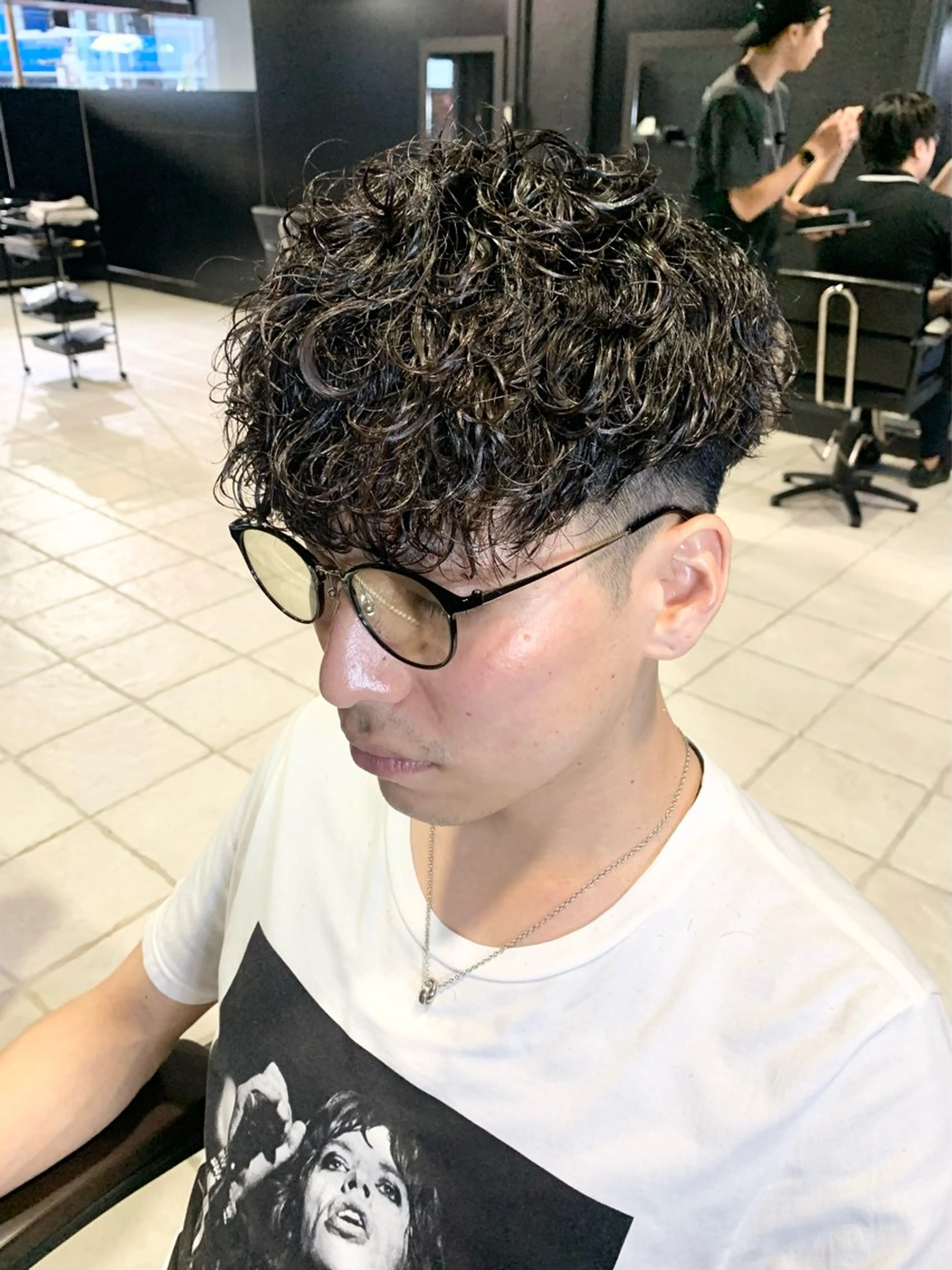 ミディアム メンズ マッシュ 波巻きパーマ メンズパーマ/難波/ 心斎橋　室園亮佑のヘアスタイル