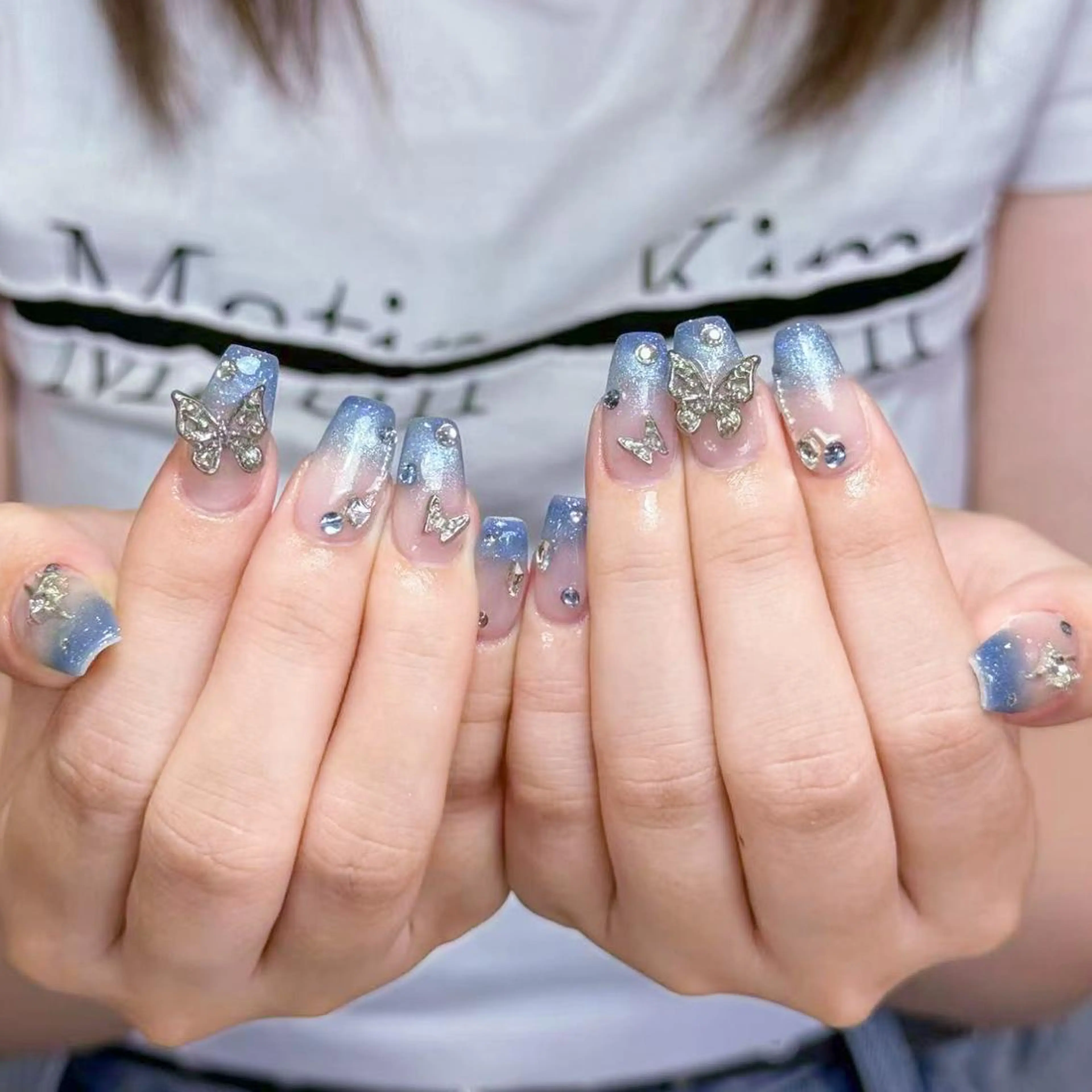 ネイル アートネイル オーロラネイル ガーリー キラキラネイル 韓国ネイル ハンドネイル DIANMOND NAIL🌸のネイルデザイン