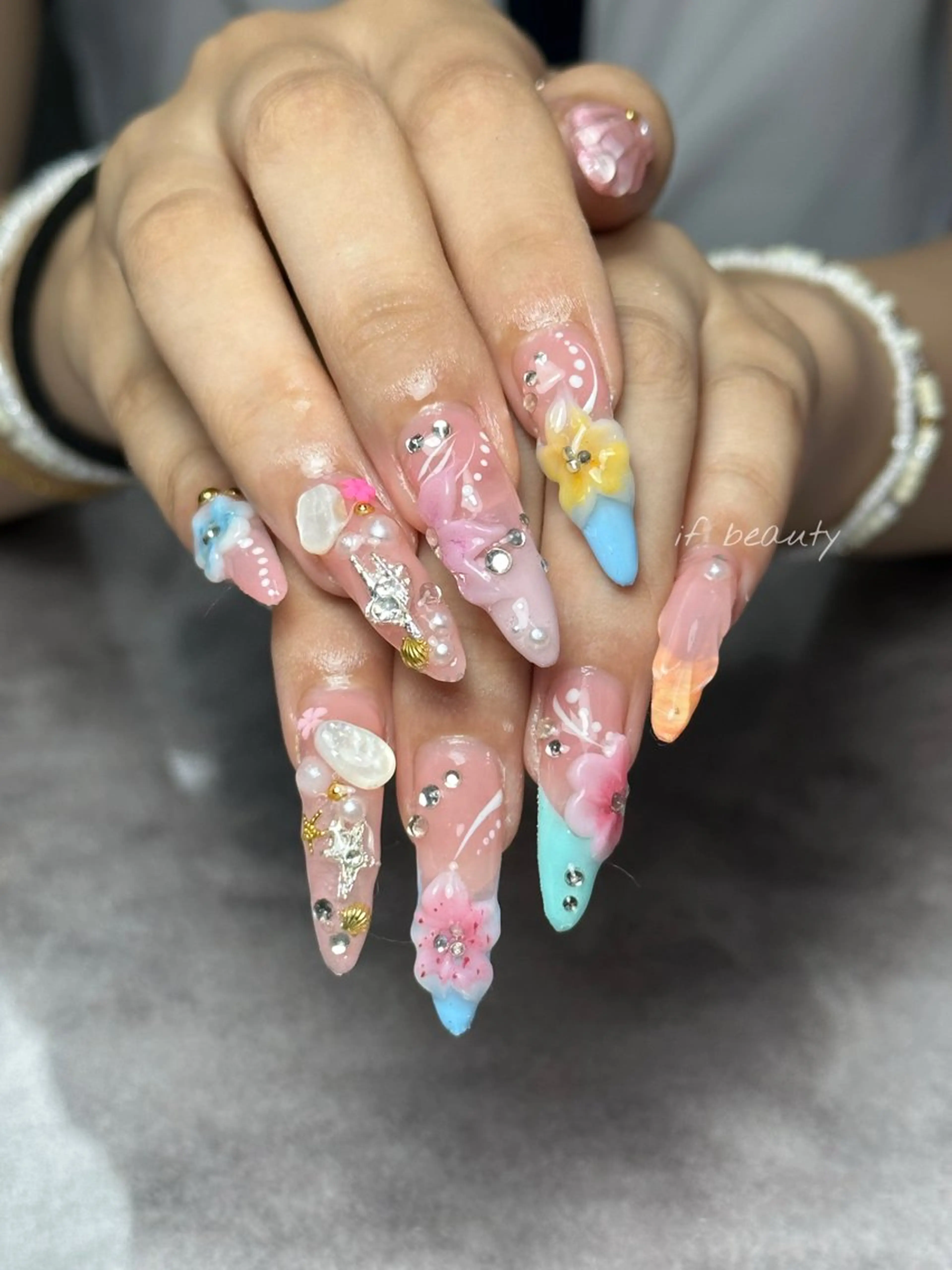 ネイル アートネイル ジェルネイル グラデーション パラジェル ワンホンネイル ハンドネイル if Hair＆Nail Salon所属・IKA /海外ネイル /個性派/ワンホンのネイルデザイン