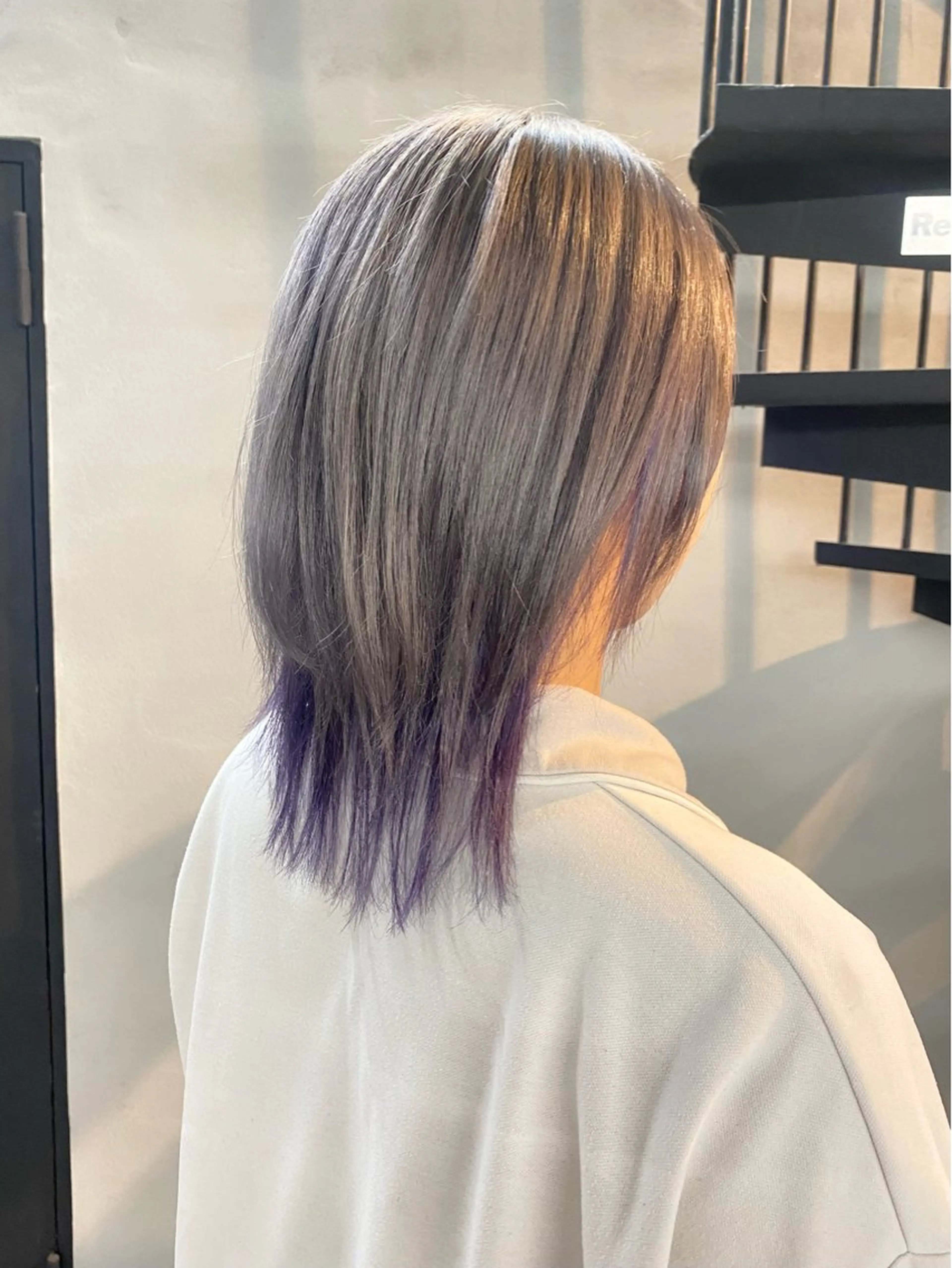 ミディアム カラー ブリーチ デザインカラー インナーカラー パープルカラー シルバー ヘアカラー トリートメント 柏 デザインカラー/ レイヤー🐣シオリのヘアスタイル