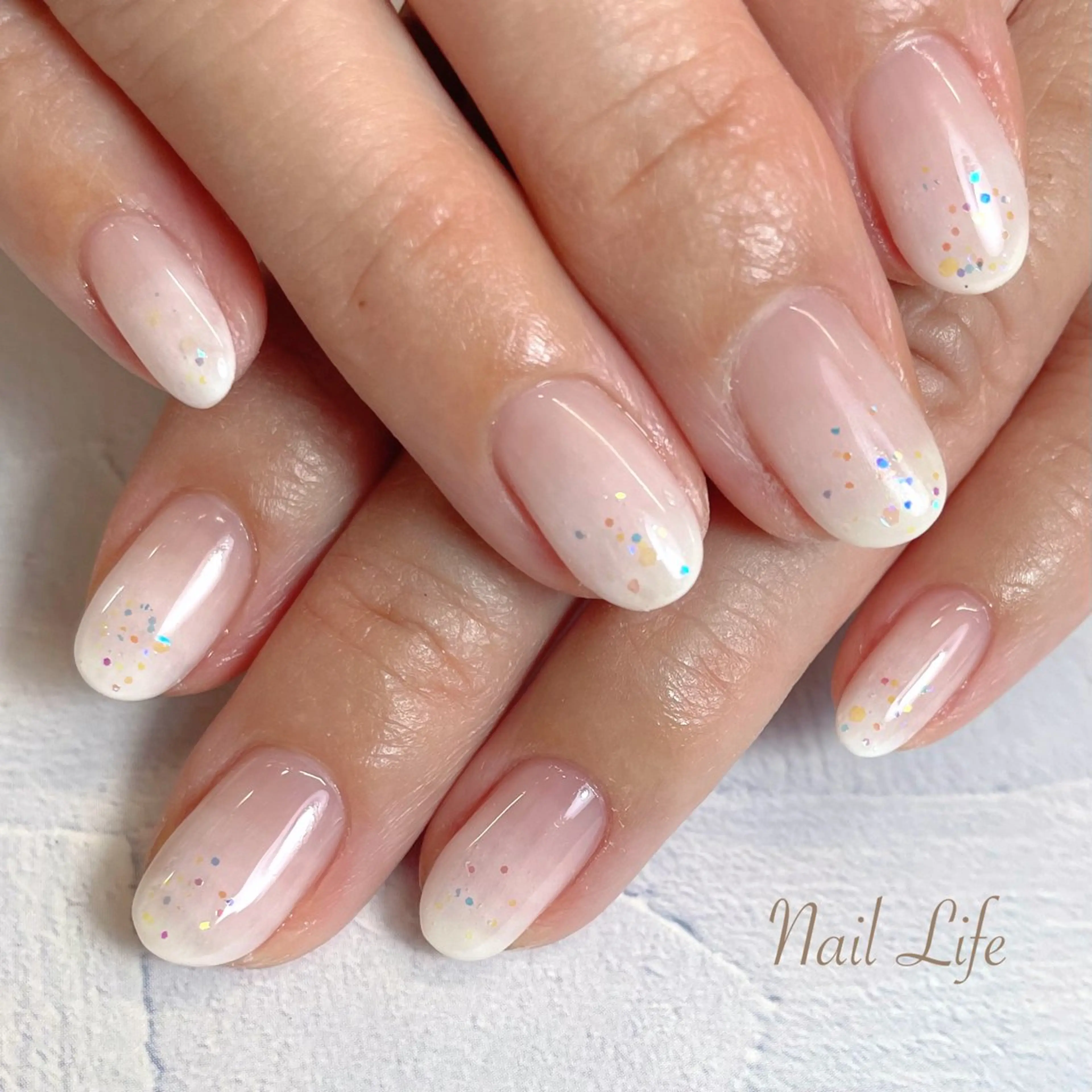 ネイル グラデーション ホワイト 大嶋 めぐみのネイルデザイン