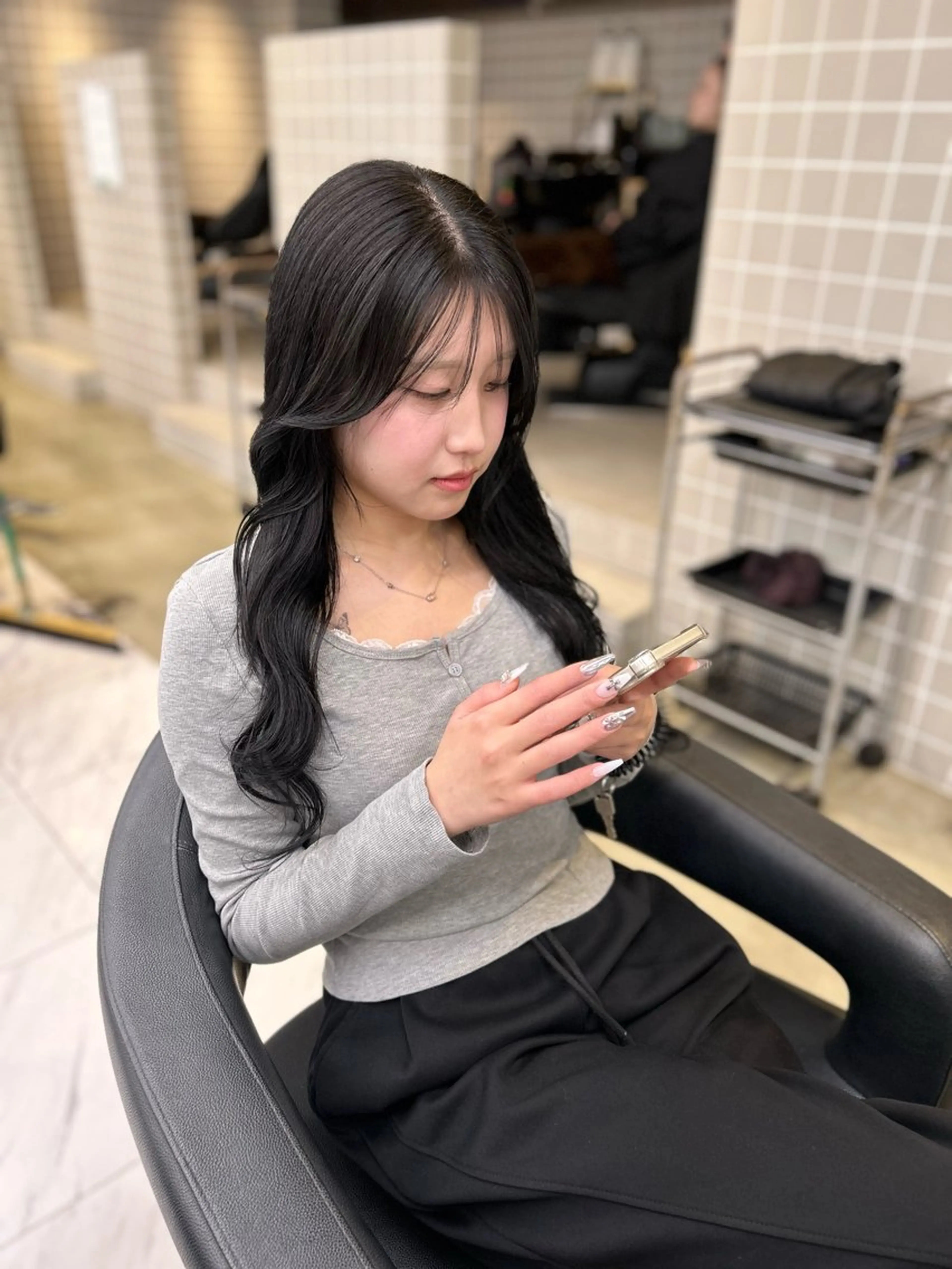 ロング カラー パーマ ヘアアレンジ メンズ キッズ カット ヘアカラー トリートメント 🦋韓国レイヤー｜ 透明感グレージュ🦋のヘアスタイル