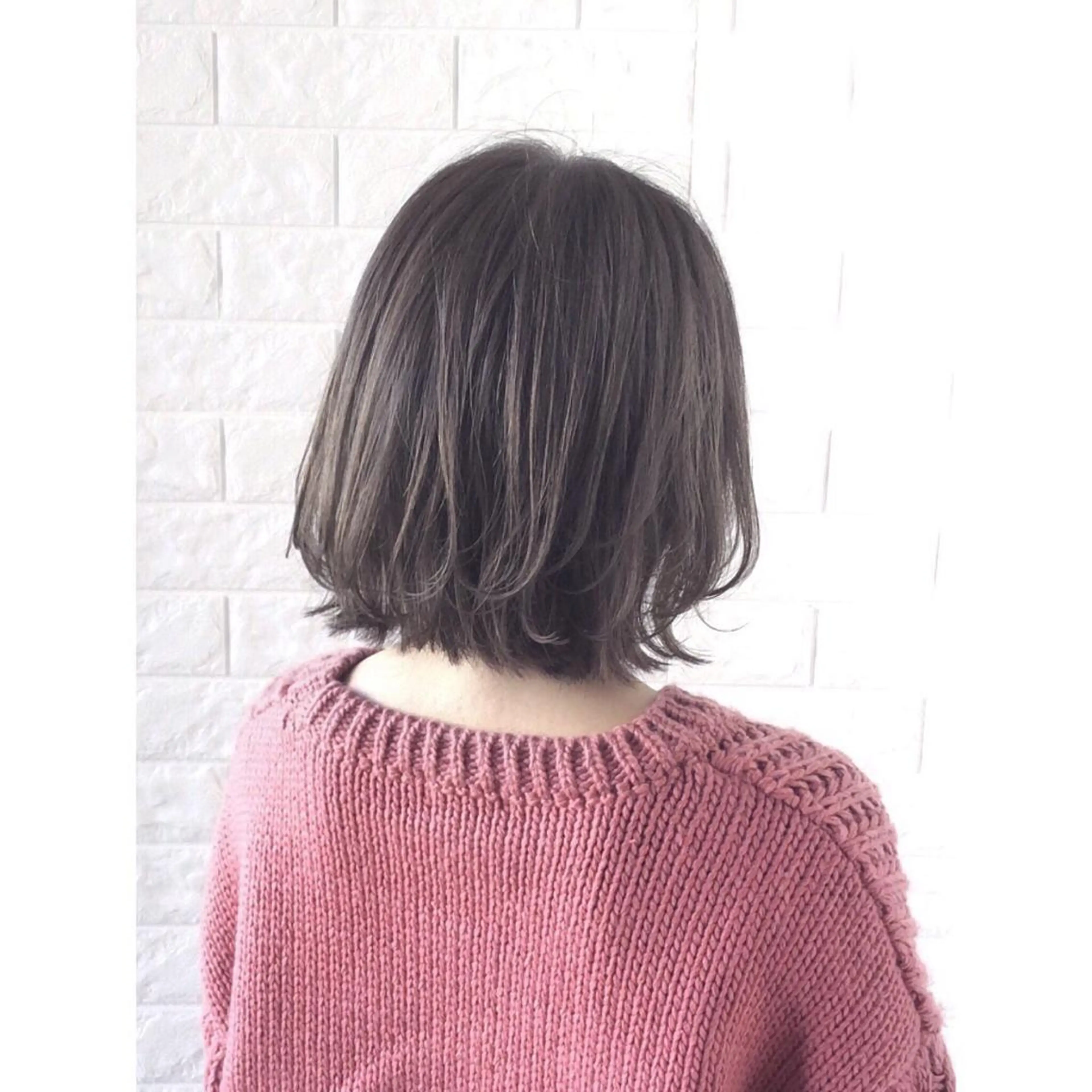 ショート カラー グレージュ イルミナカラー ボブ 外ハネヘア KIZU 髪質改善 オカルト怪談のヘアスタイル