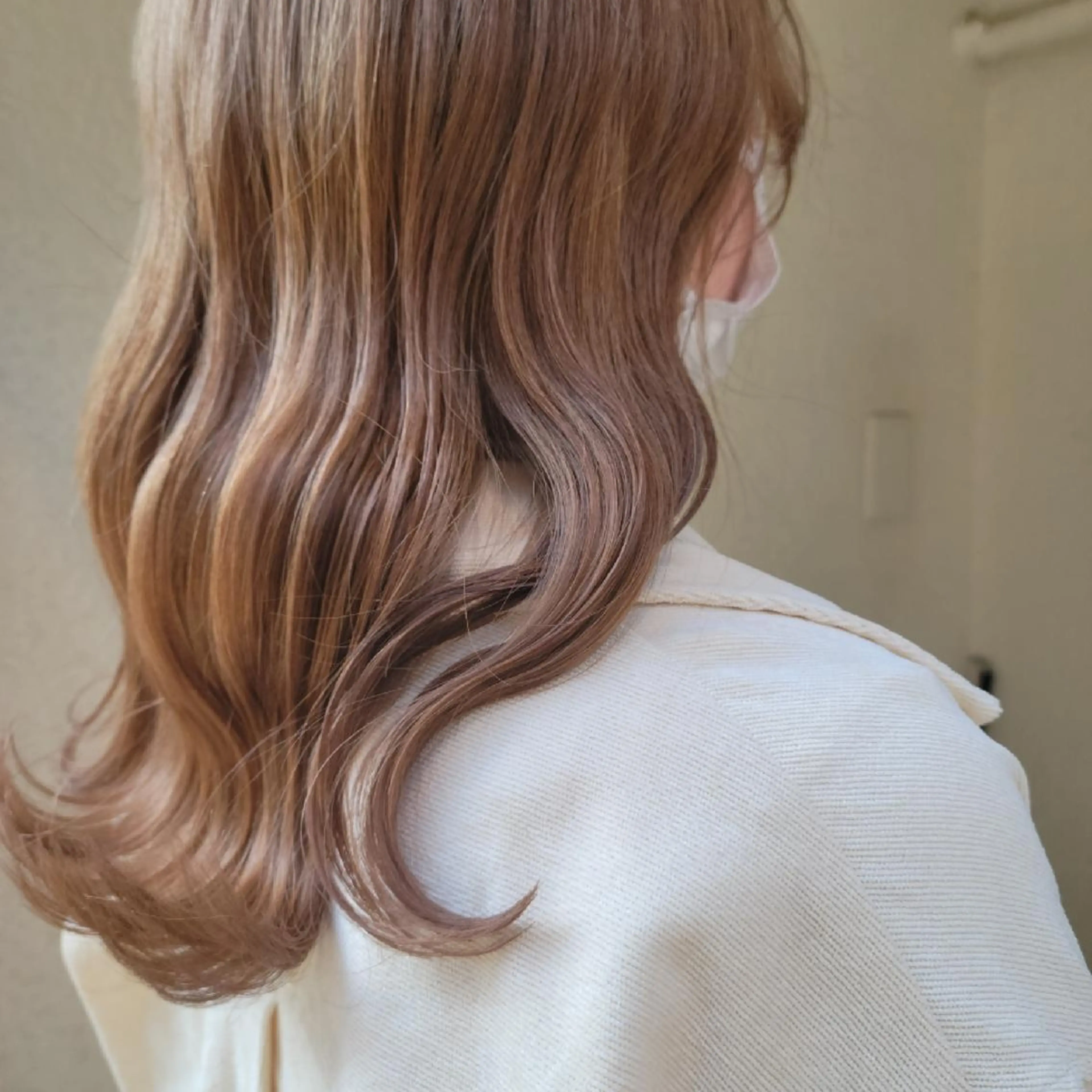 ロング トリートメント カット ヘアカラー トリートメント 🇰🇷透明感×ハイ トーン🌟tomoのヘアスタイル