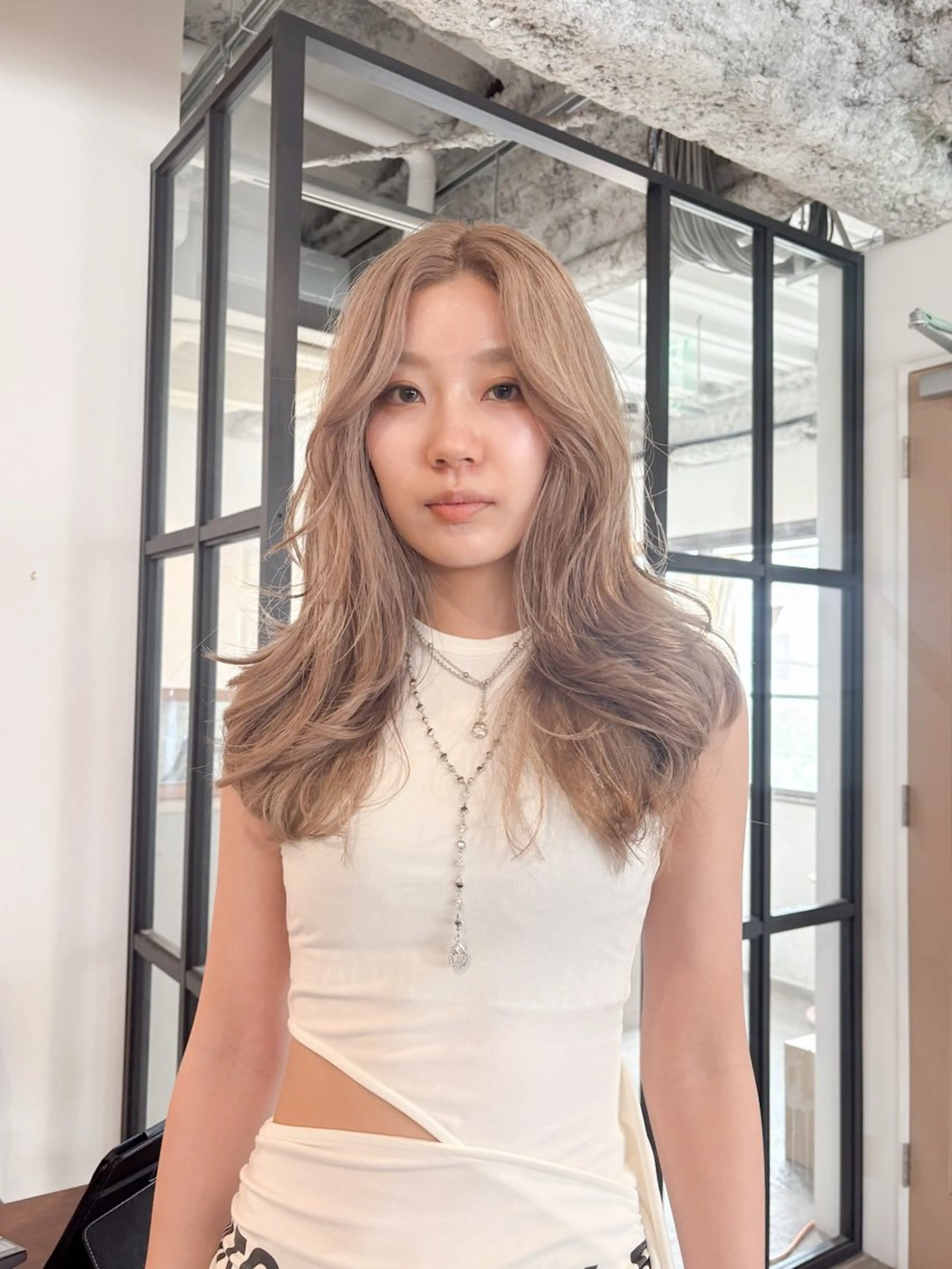 ミディアム カラー ベージュカラー ブリーチ レイヤーカット カット ヘアカラー Takuma Suzuki中目黒のヘアスタイル