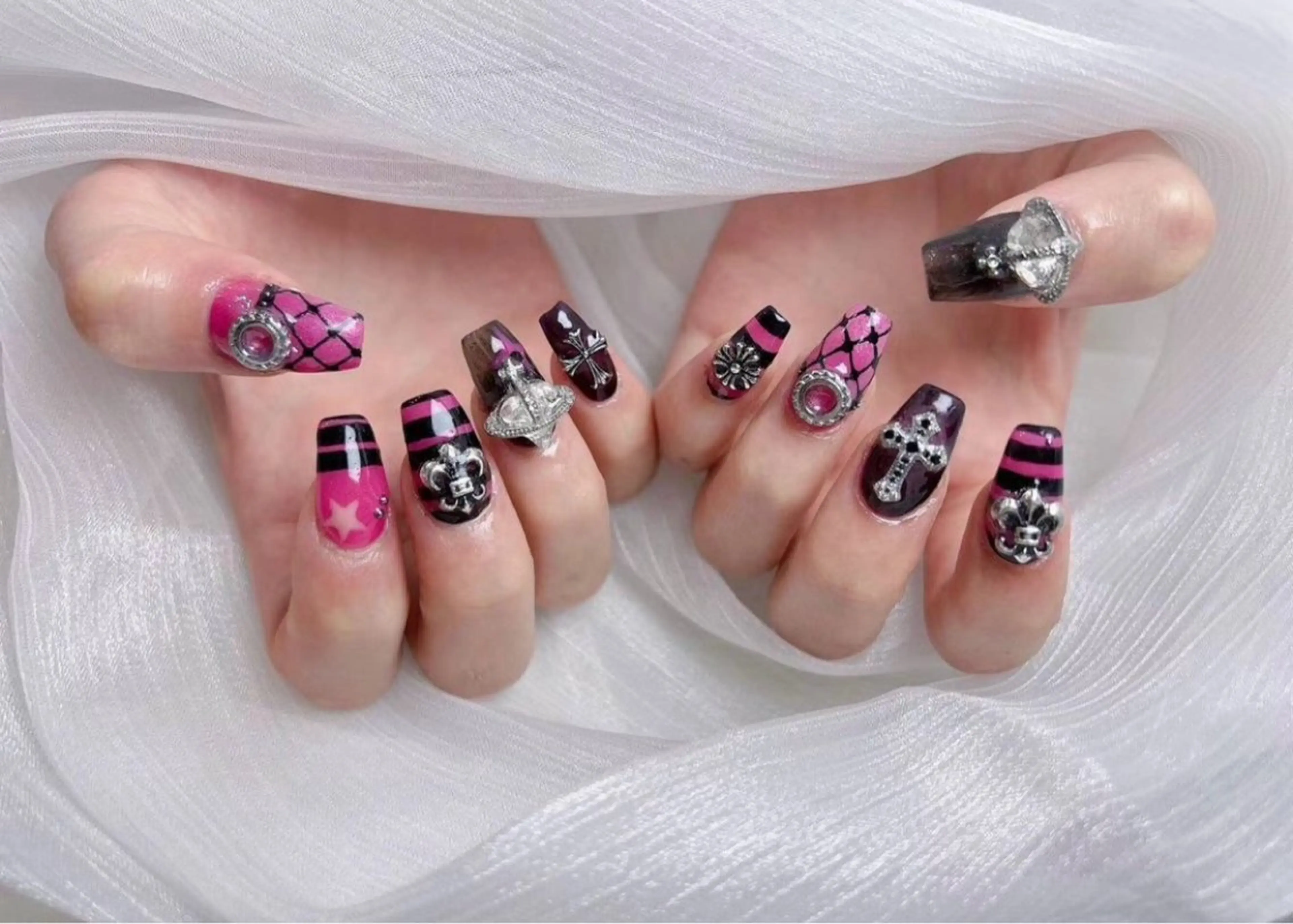 ネイル アートネイル フットネイル ジェルネイル ハート マグネットネイル Babarla　Nail　Salon所属・babarla Nailのネイルデザイン