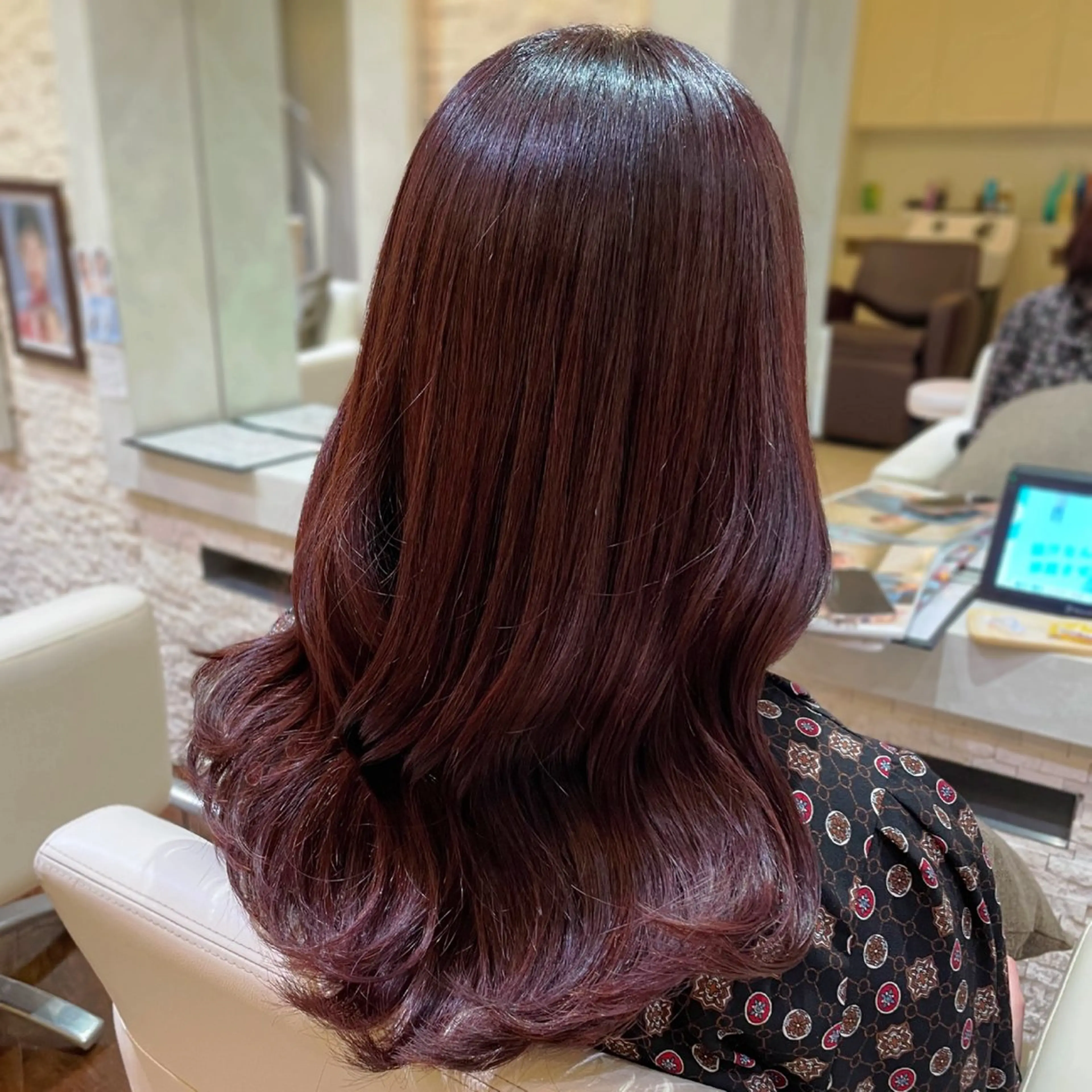 ロング 本多 美羽のヘアスタイル