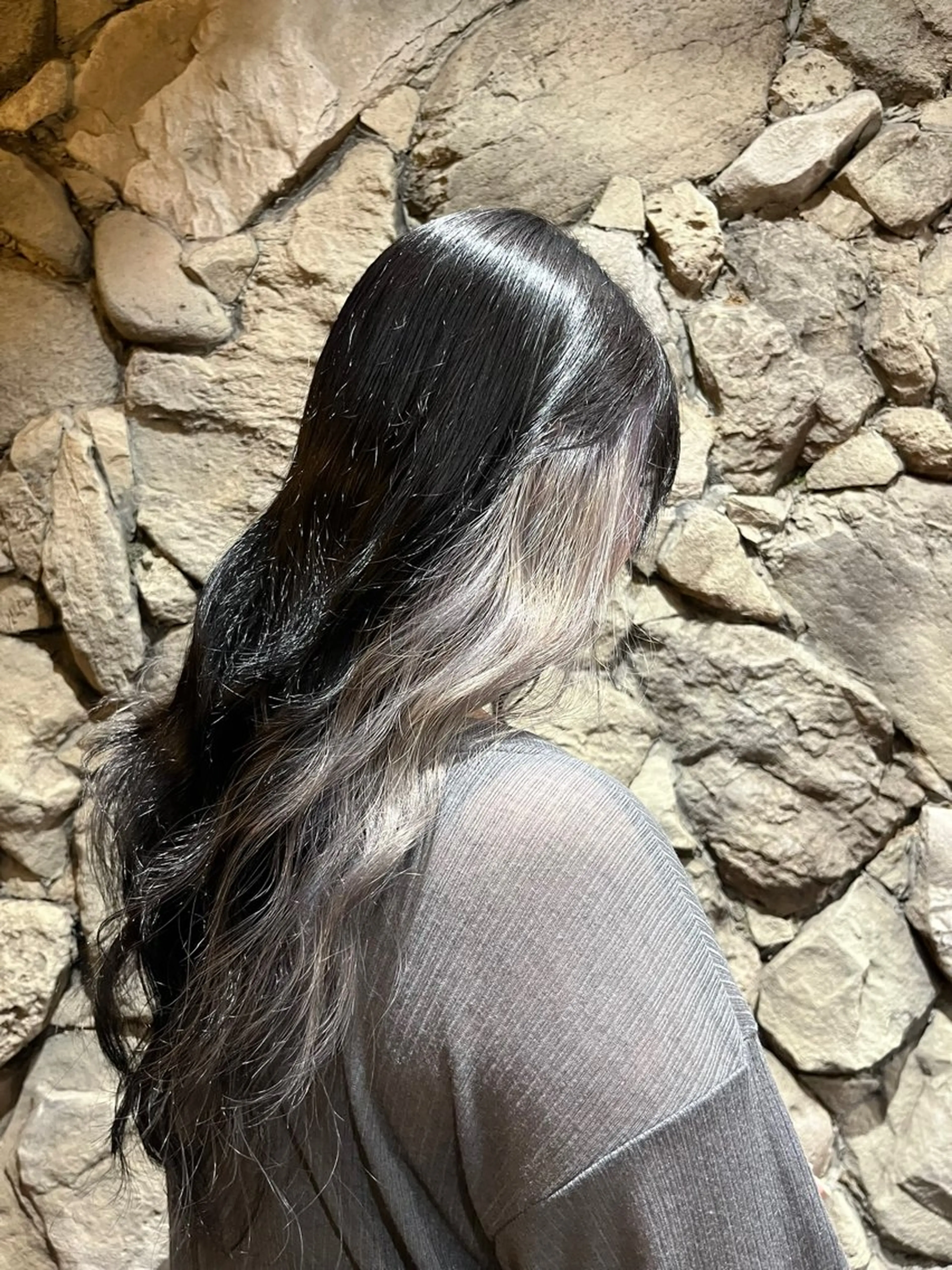 ロング カラー イヤリングカラー シルバー 🦖Maho🦖 ブリーチカラーのヘアスタイル