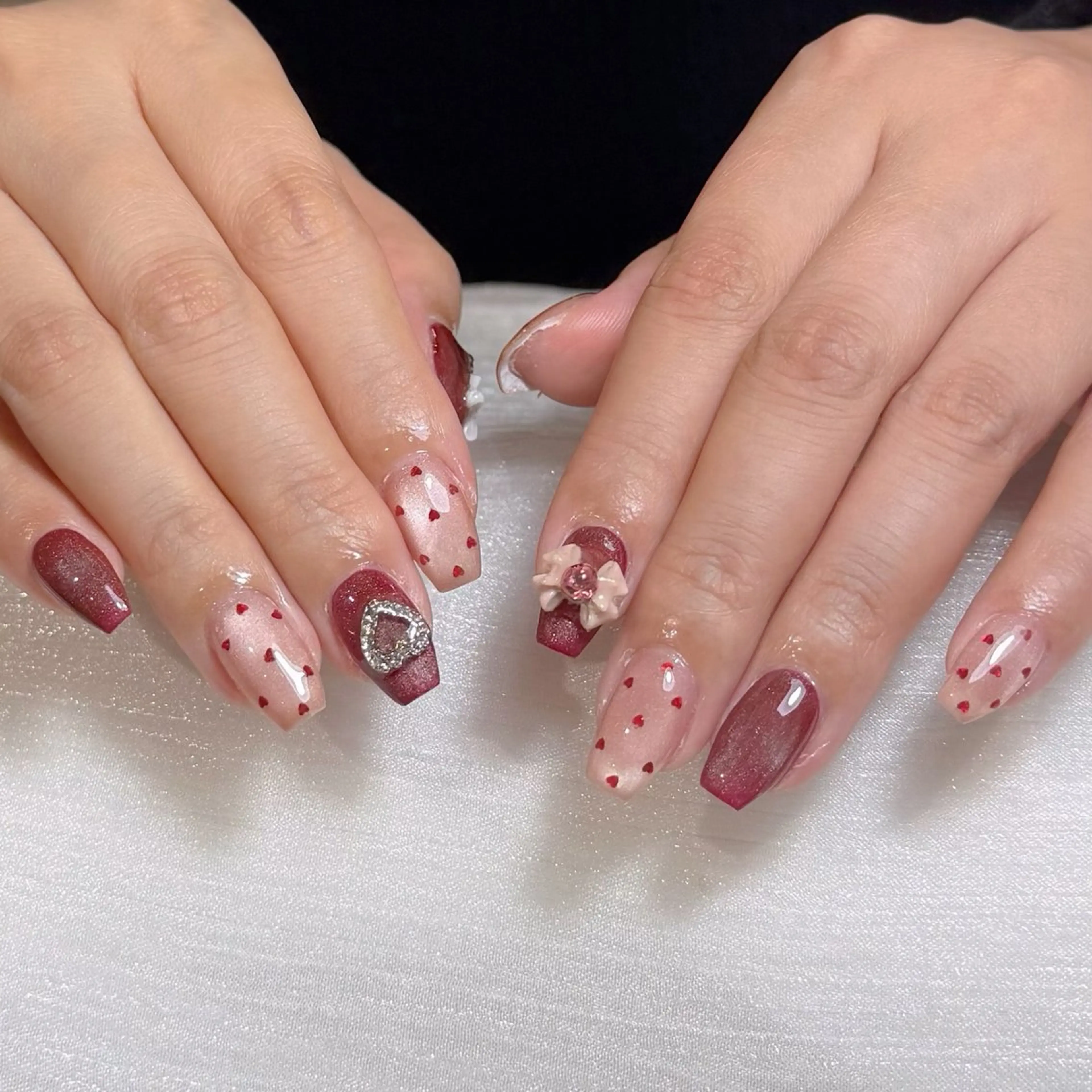 ネイル アートネイル オーロラネイル キラキラネイル 韓国ネイル マグネットネイル ハンドネイル ハンドケア DIAMOND 💞のネイルデザイン