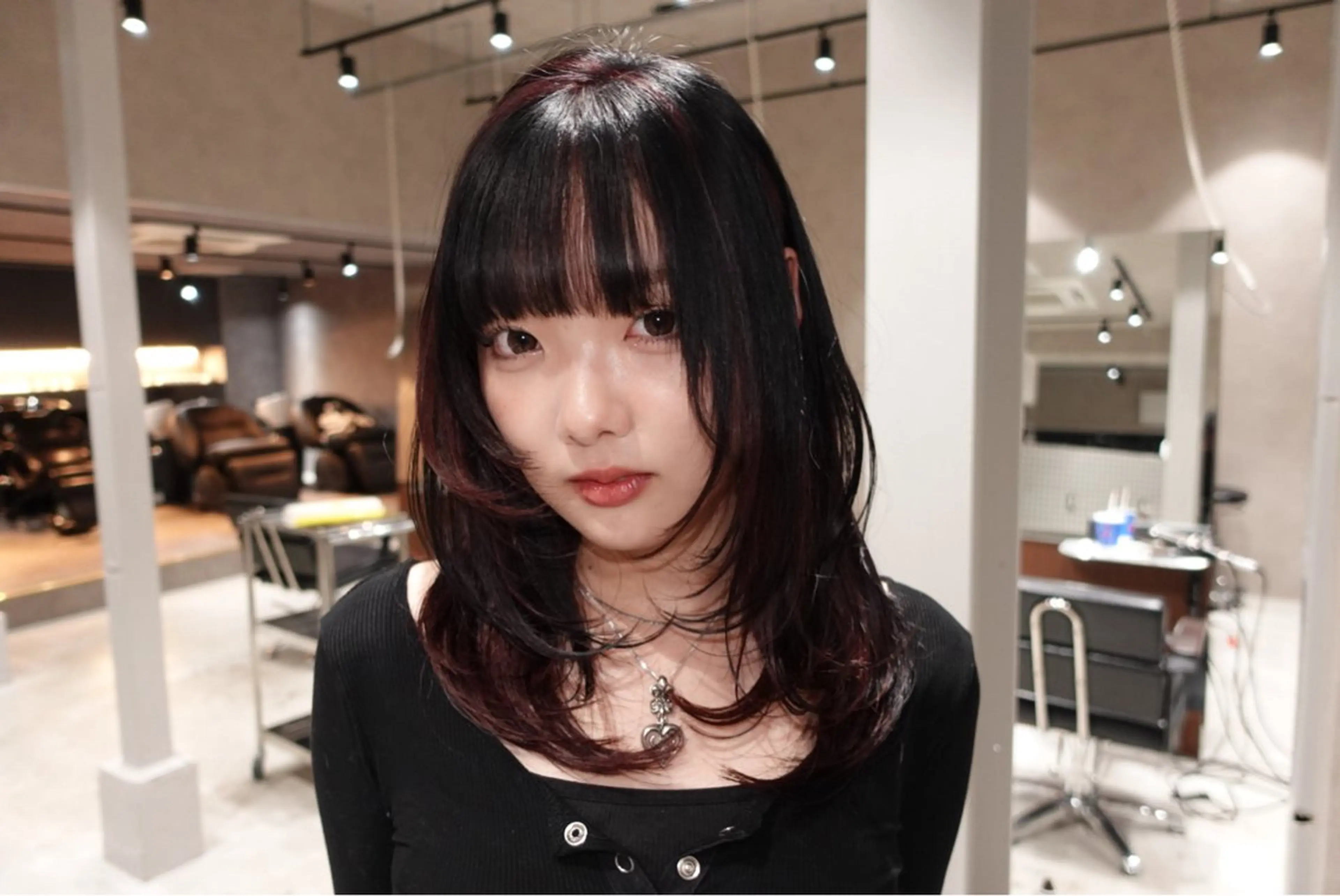 セミロング isseiハイトーン /韓国レイヤーのヘアスタイル