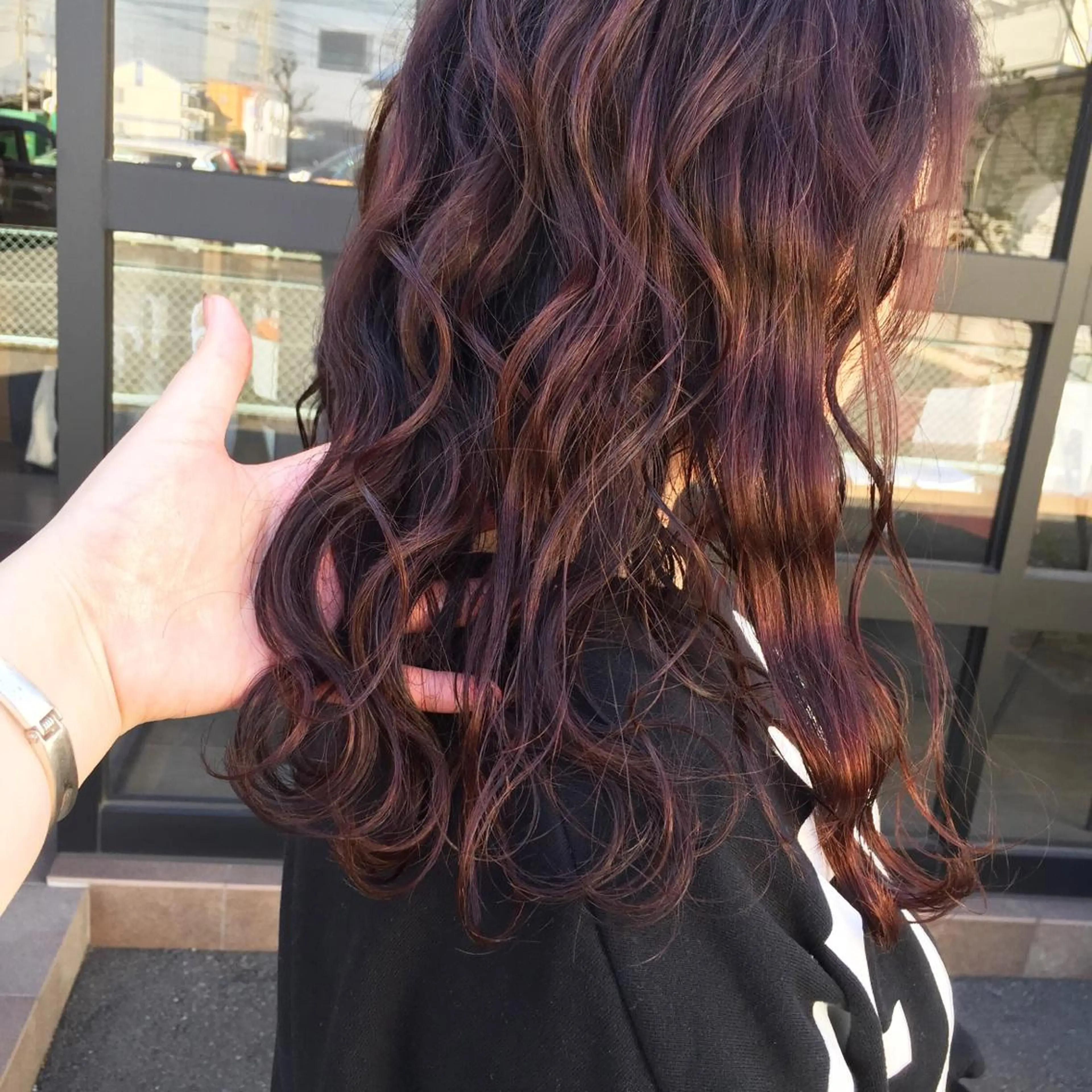 セミロング カット maco 艶感ハイトーン🦋のヘアスタイル