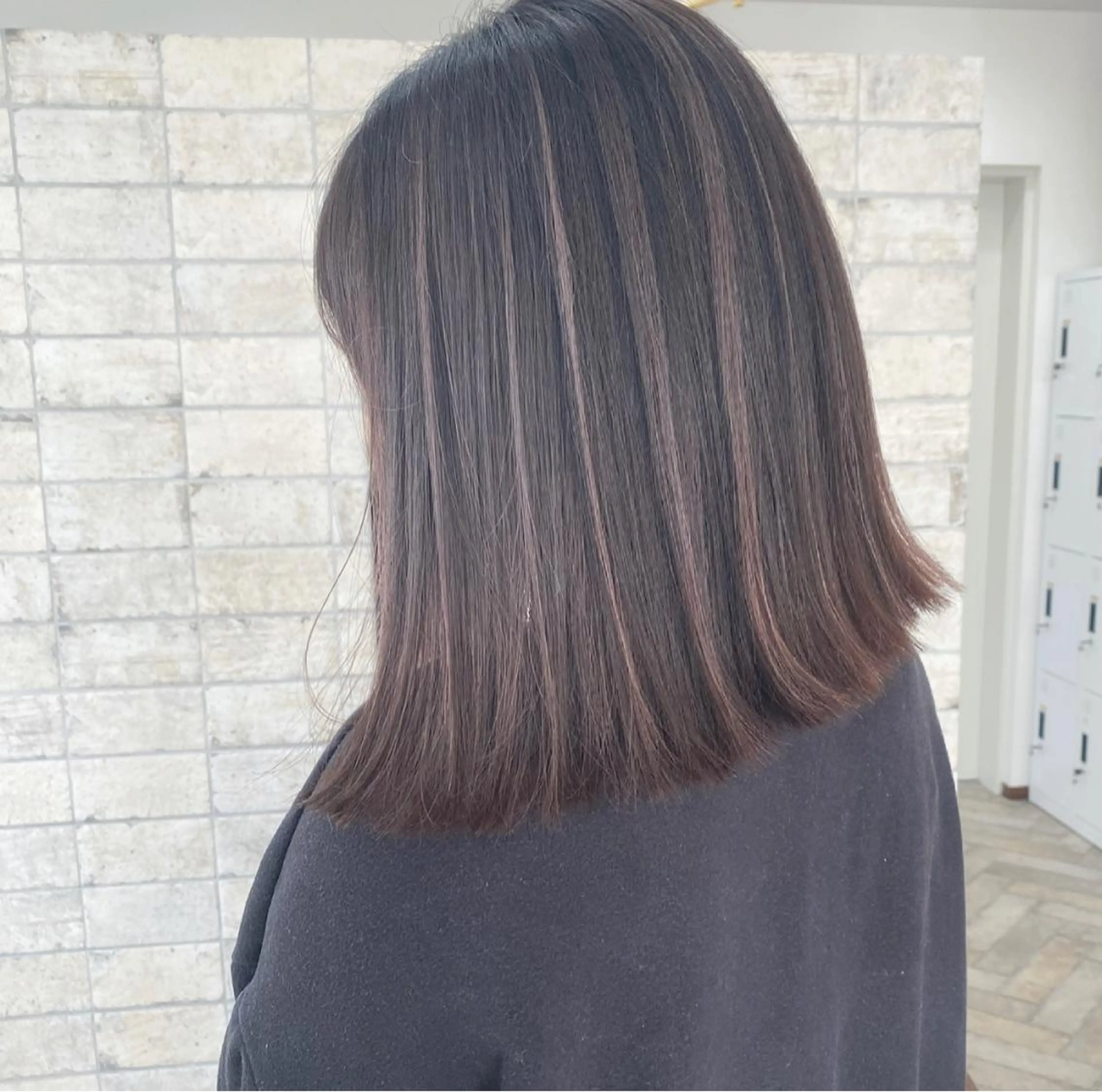 ミディアム ヘアカラー ハイライト、レイヤー カット/西梅田/中西のヘアスタイル