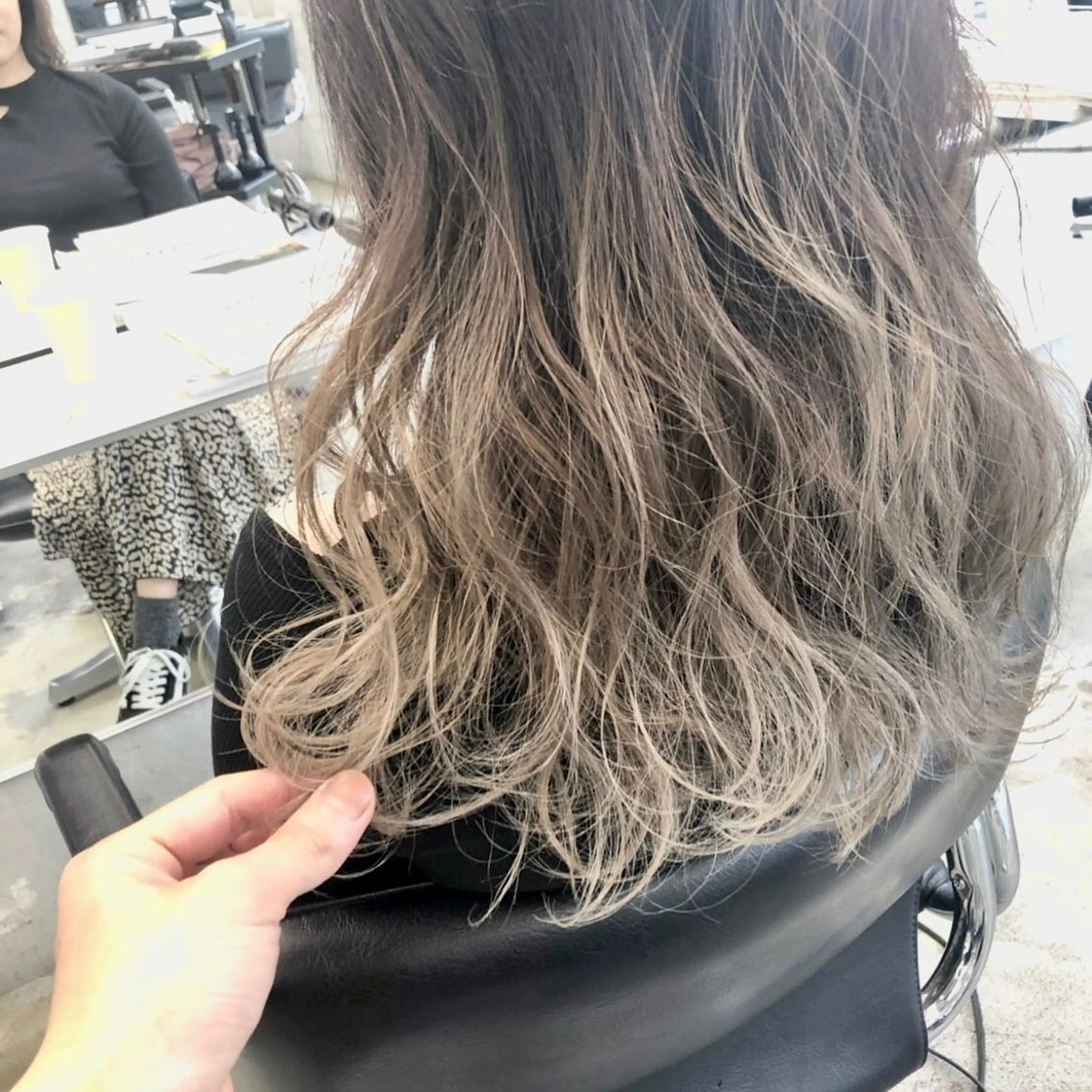 ミディアム カラー ☘️ブリーチ/ハイト ーン/レイヤー/のヘアスタイル