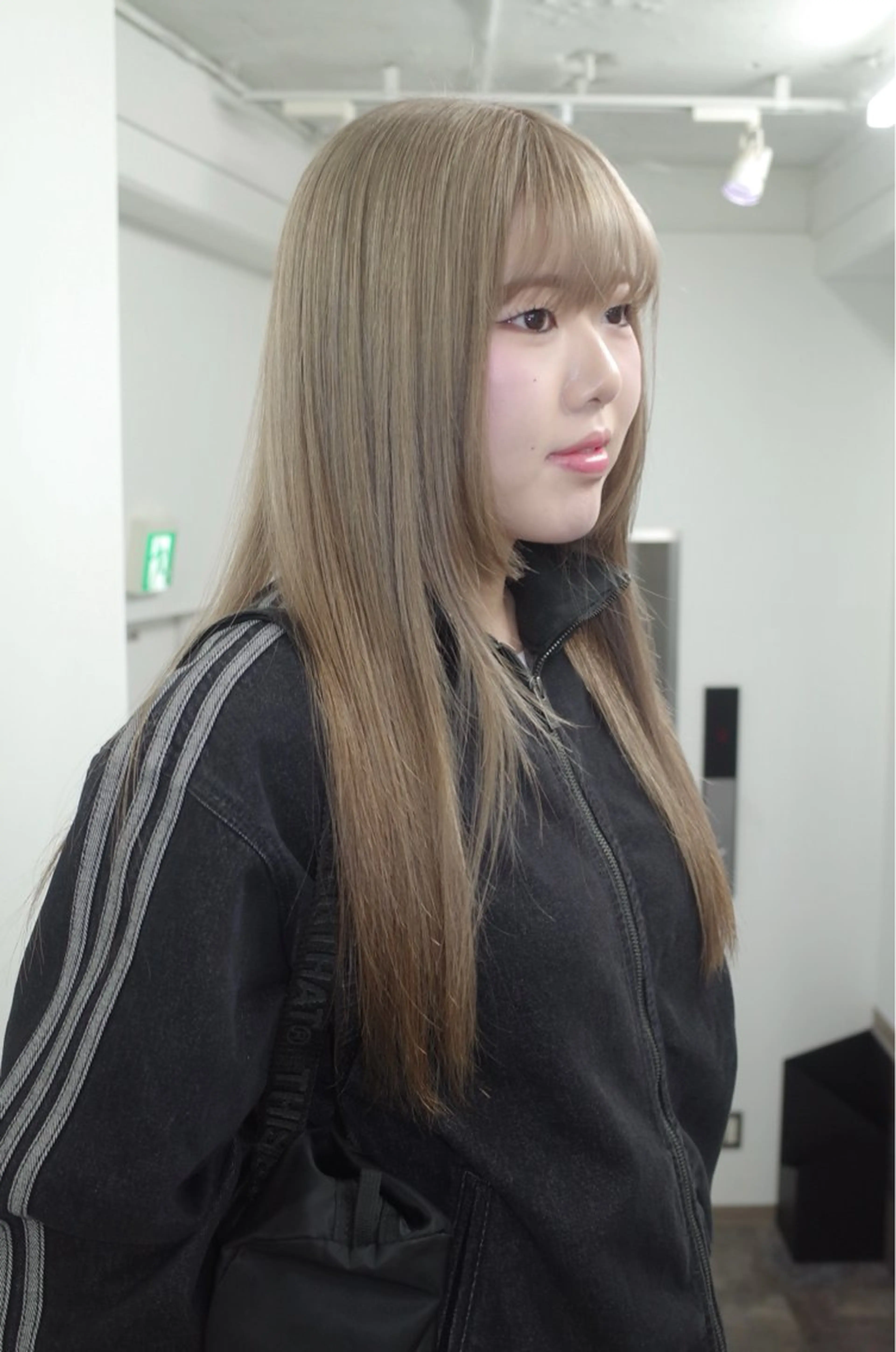 ロング カラー グレージュ ヘアカラー トリートメント Momoka🪷 /ハイトーンのヘアスタイル