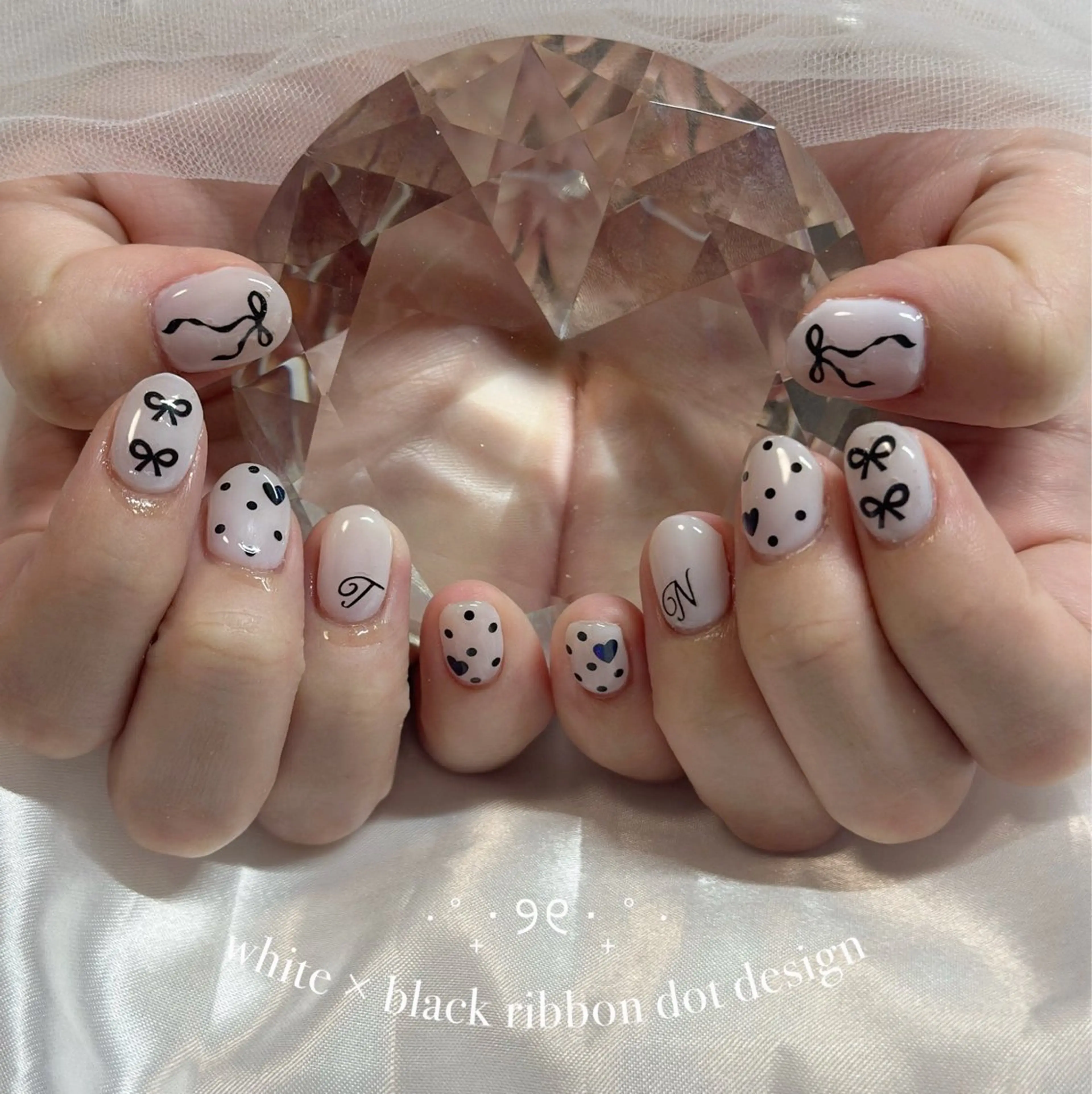 ネイル リボン ホワイト ハンドネイル no.U nailsのネイルデザイン