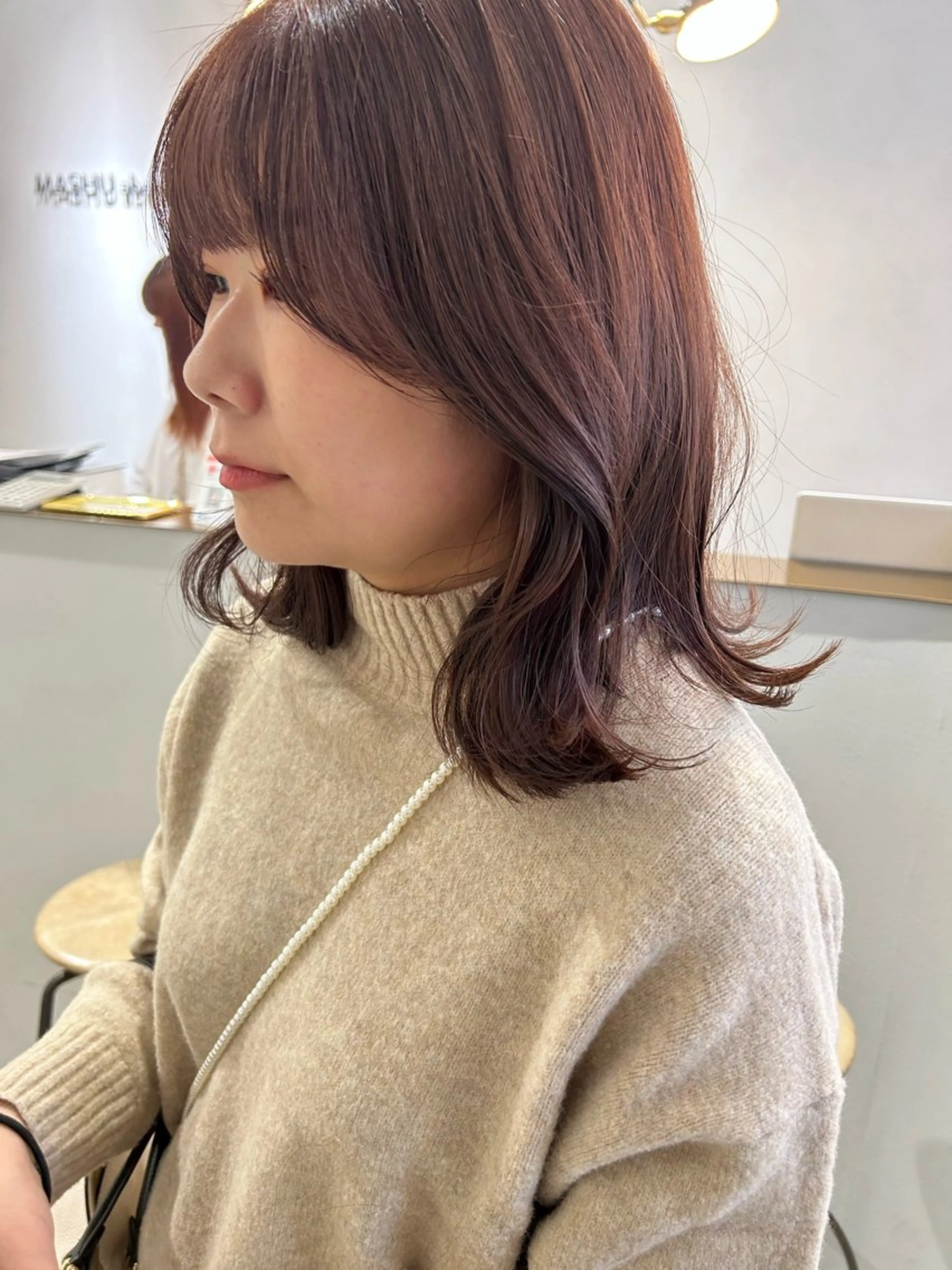 ミディアム カット ヘアカラー オリーブベージュ/ ブリーチなし透明感のヘアスタイル