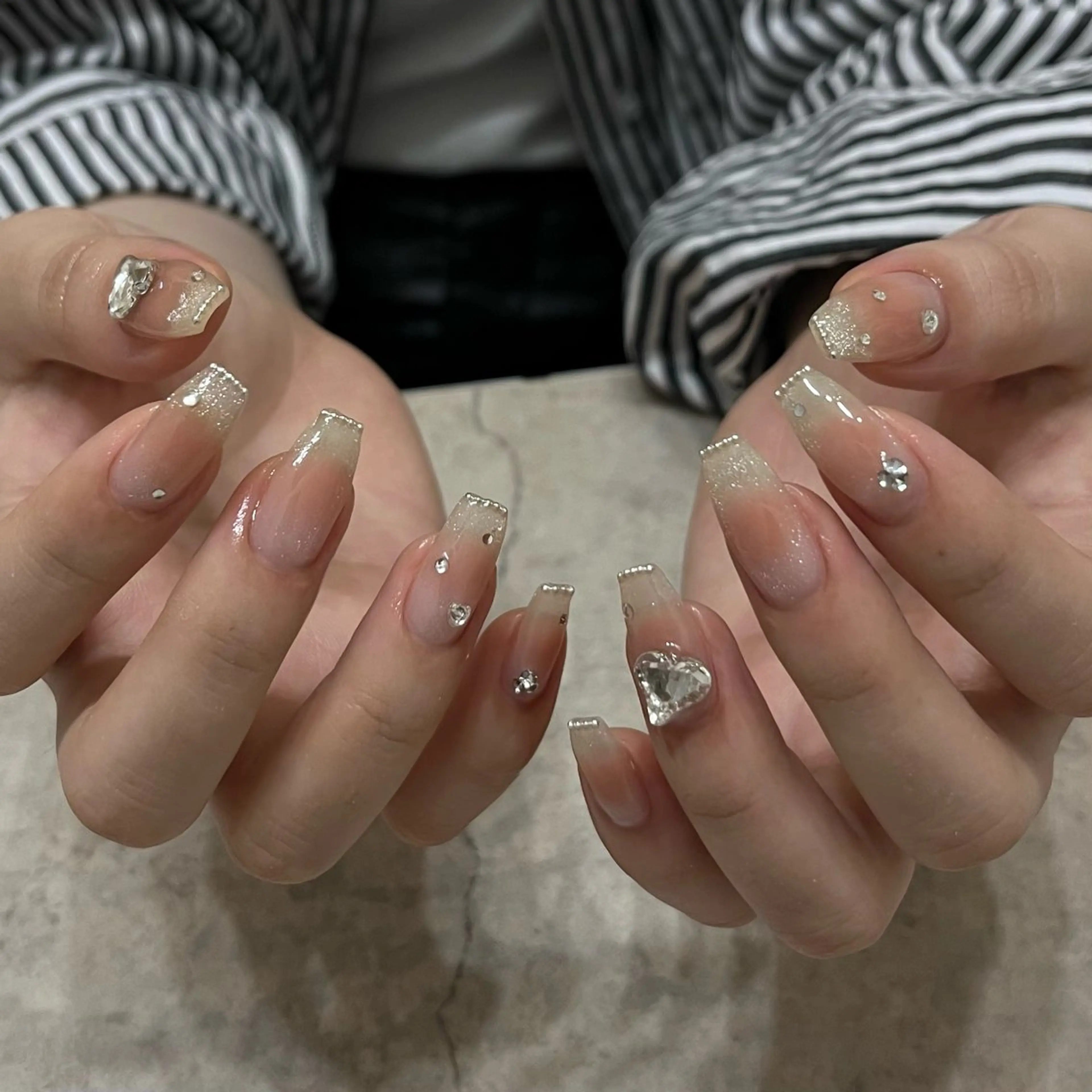 ネイル グリーン キラキラネイル ハンドネイル nail salon O (en)所属・vegh. nail／阿波座のネイルデザイン