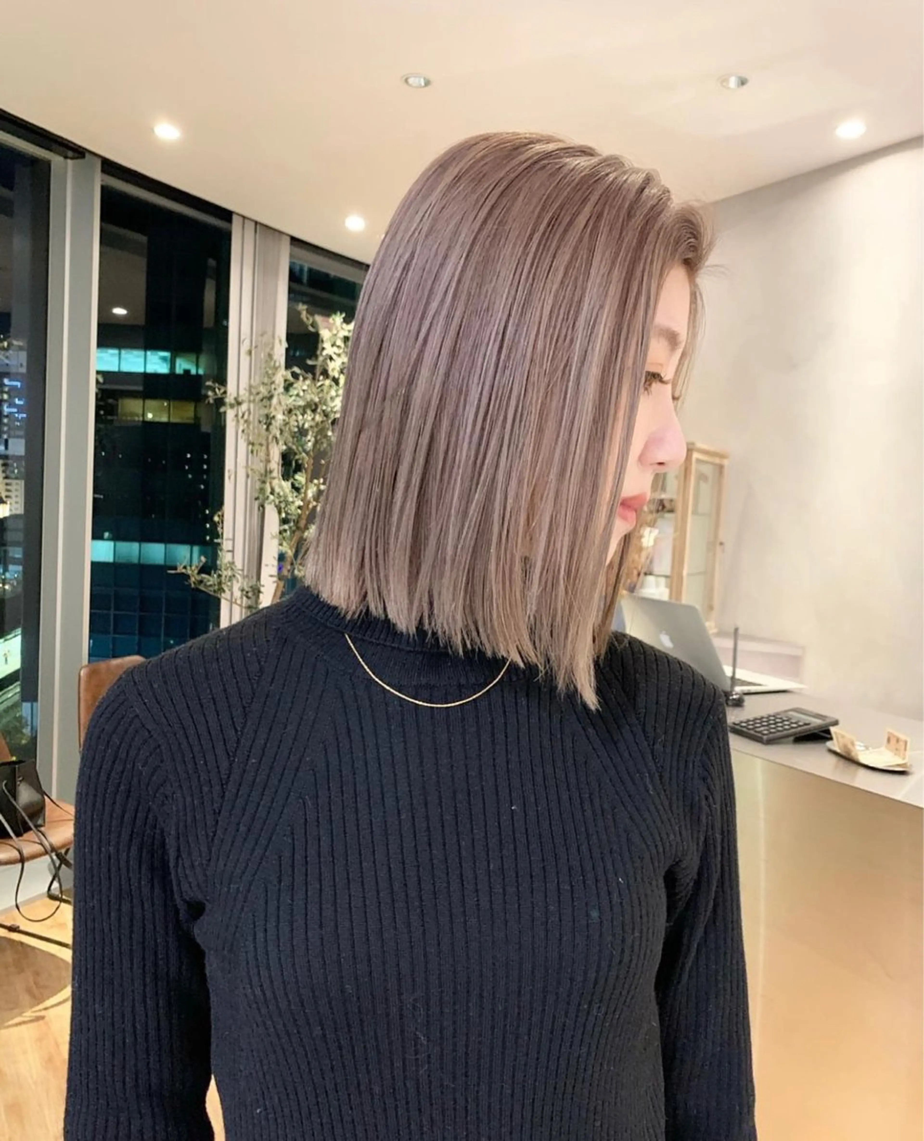 ミディアム カラー ブリーチ nok所属・レイヤー/ベージュ/ どますず🌺のヘアスタイル