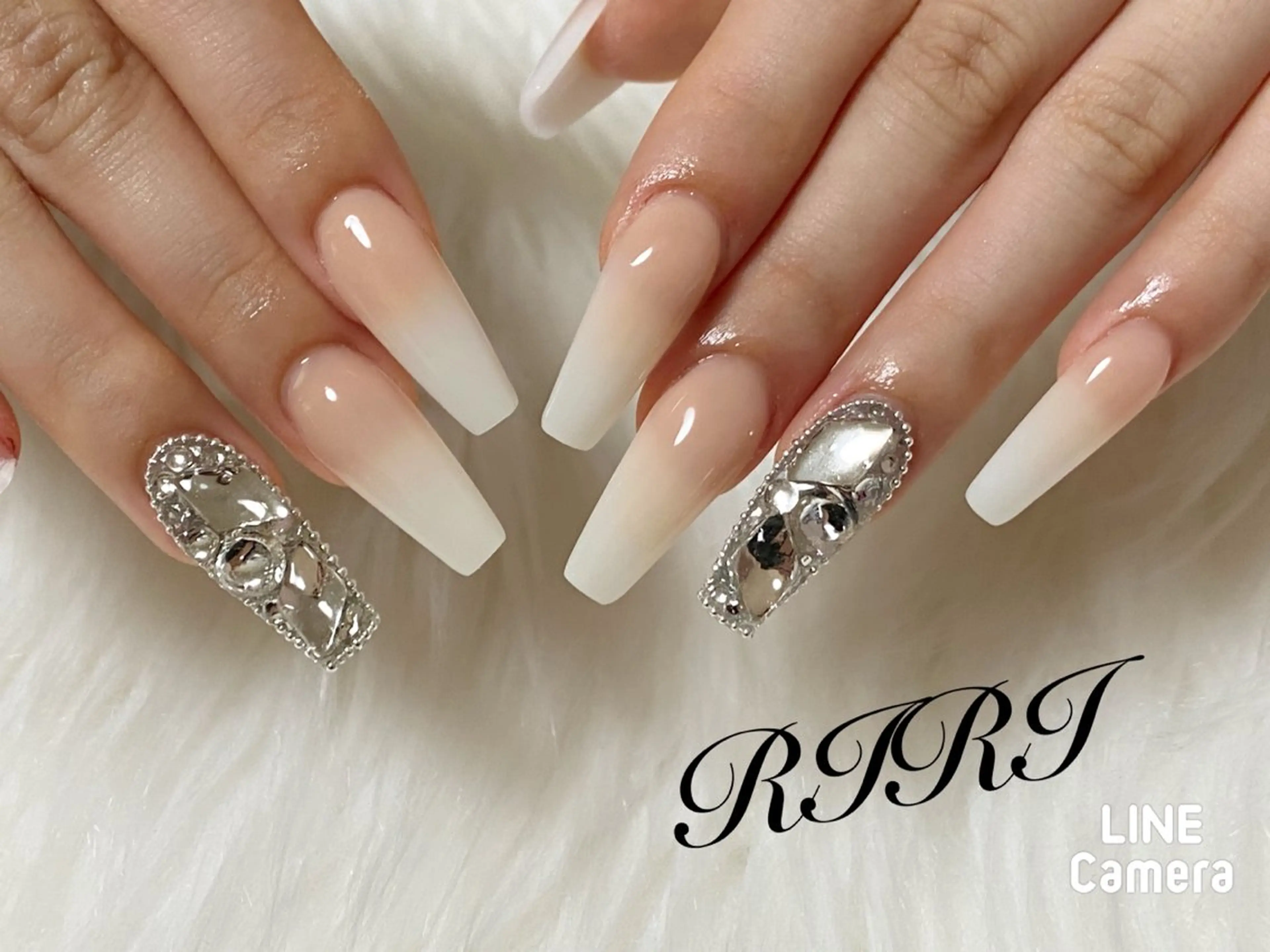 ネイル ジェルネイル グラデーション キラキラネイル 韓国ネイル ラメ(グリッター) riri オーナーのネイルデザイン