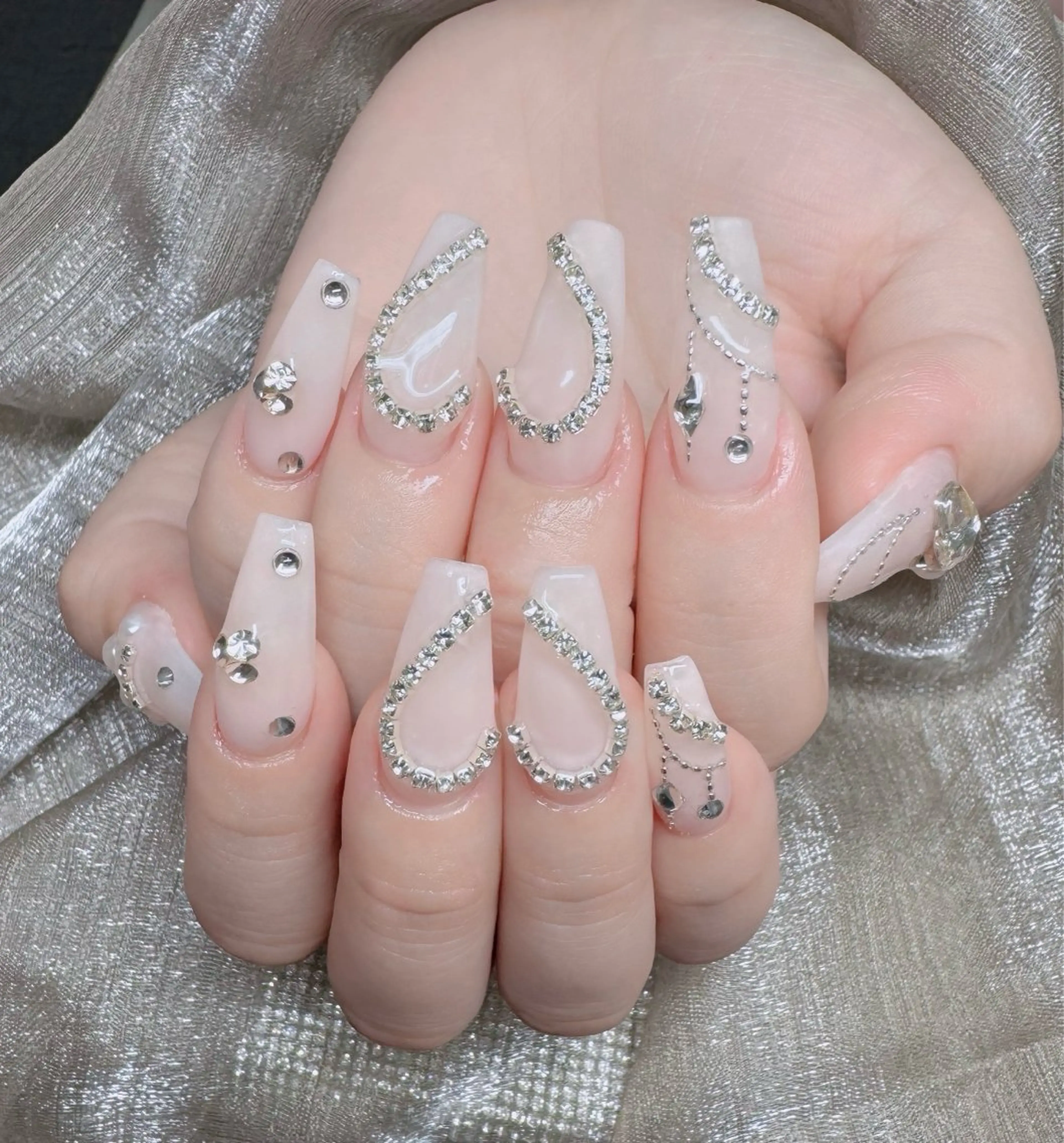 ネイル フレンチネイル ジェルネイル ガラスフレンチ ハロウィン ハート H.baby Nail Salonのネイルデザイン