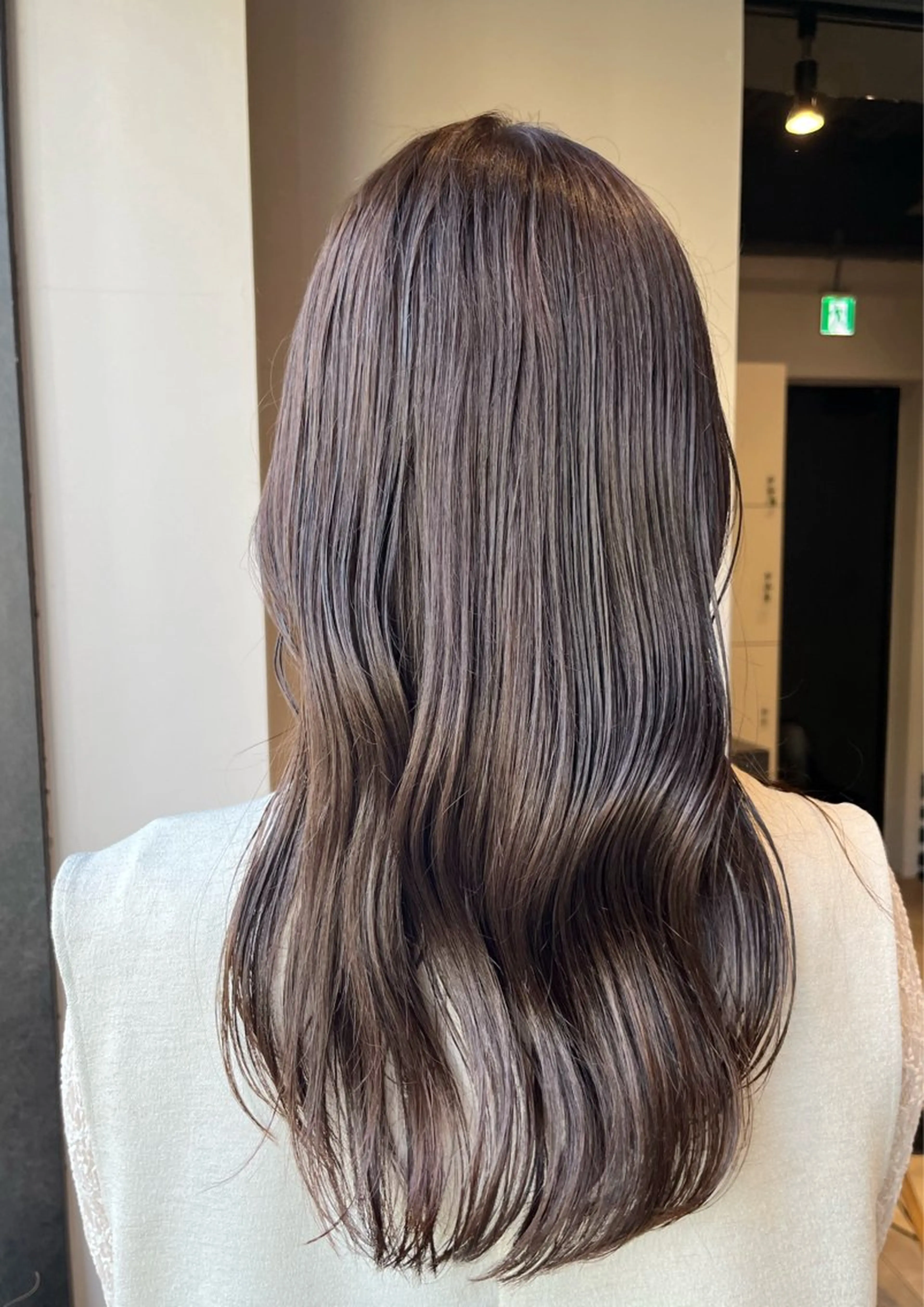 ロング カラー ベージュ/グレージュ 恵比寿/丸山陽平のヘアスタイル