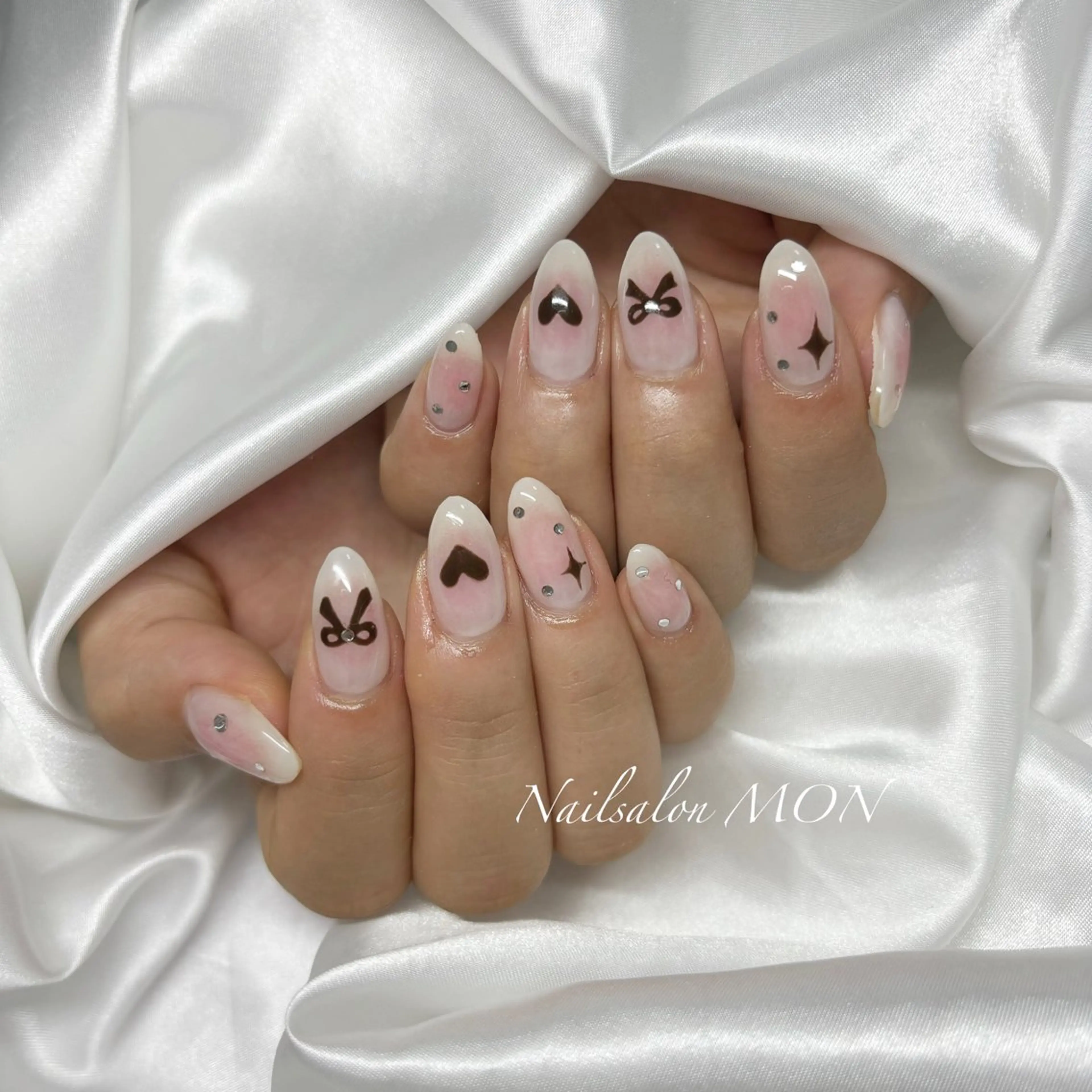 ネイル ストーンネイル ハンドネイル Nailsalon MONのネイルデザイン