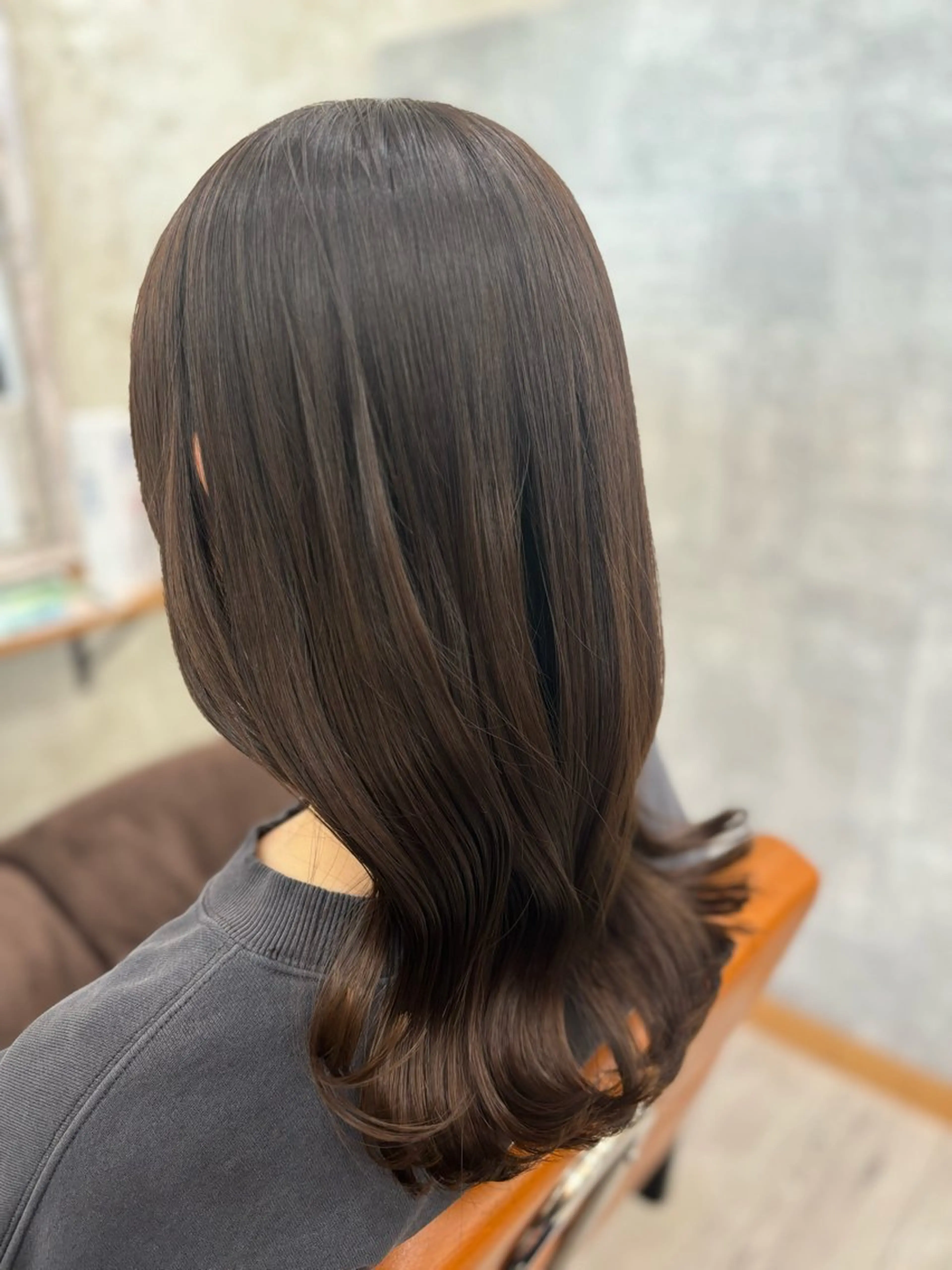 セミロング カラー ベージュカラー iru【イル】所属・Misaki ミサキのヘアスタイル